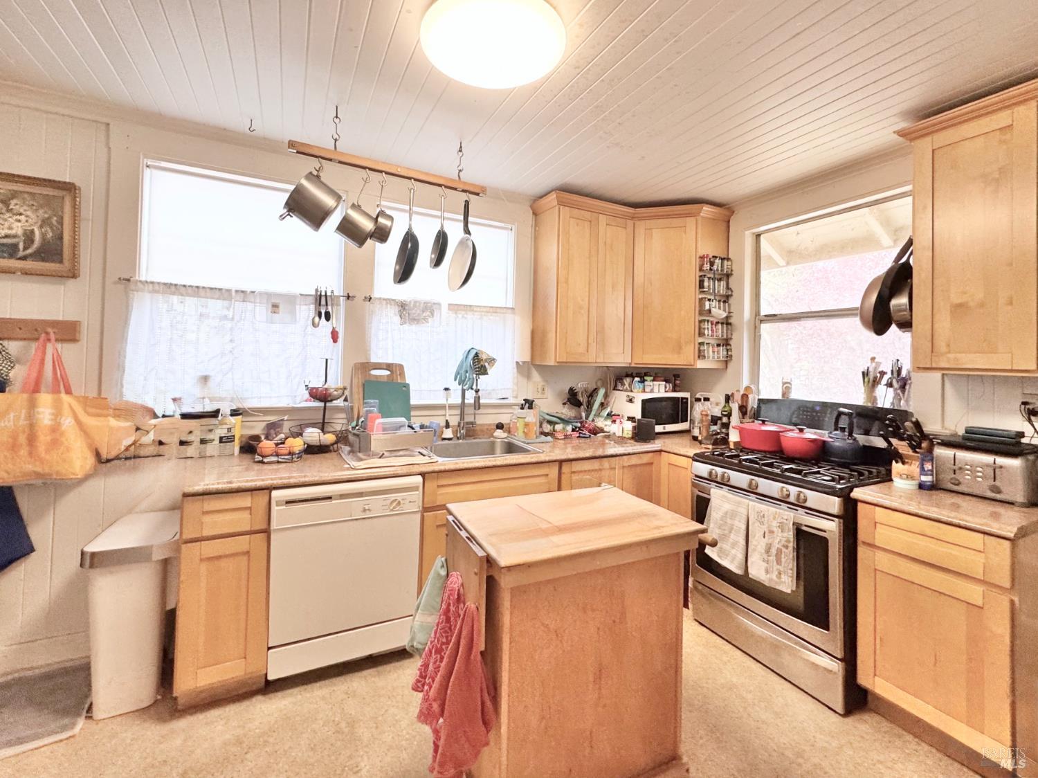 Detail Gallery Image 24 of 33 For 55 Park Rd, Fairfax,  CA 94930 - – Beds | – Baths