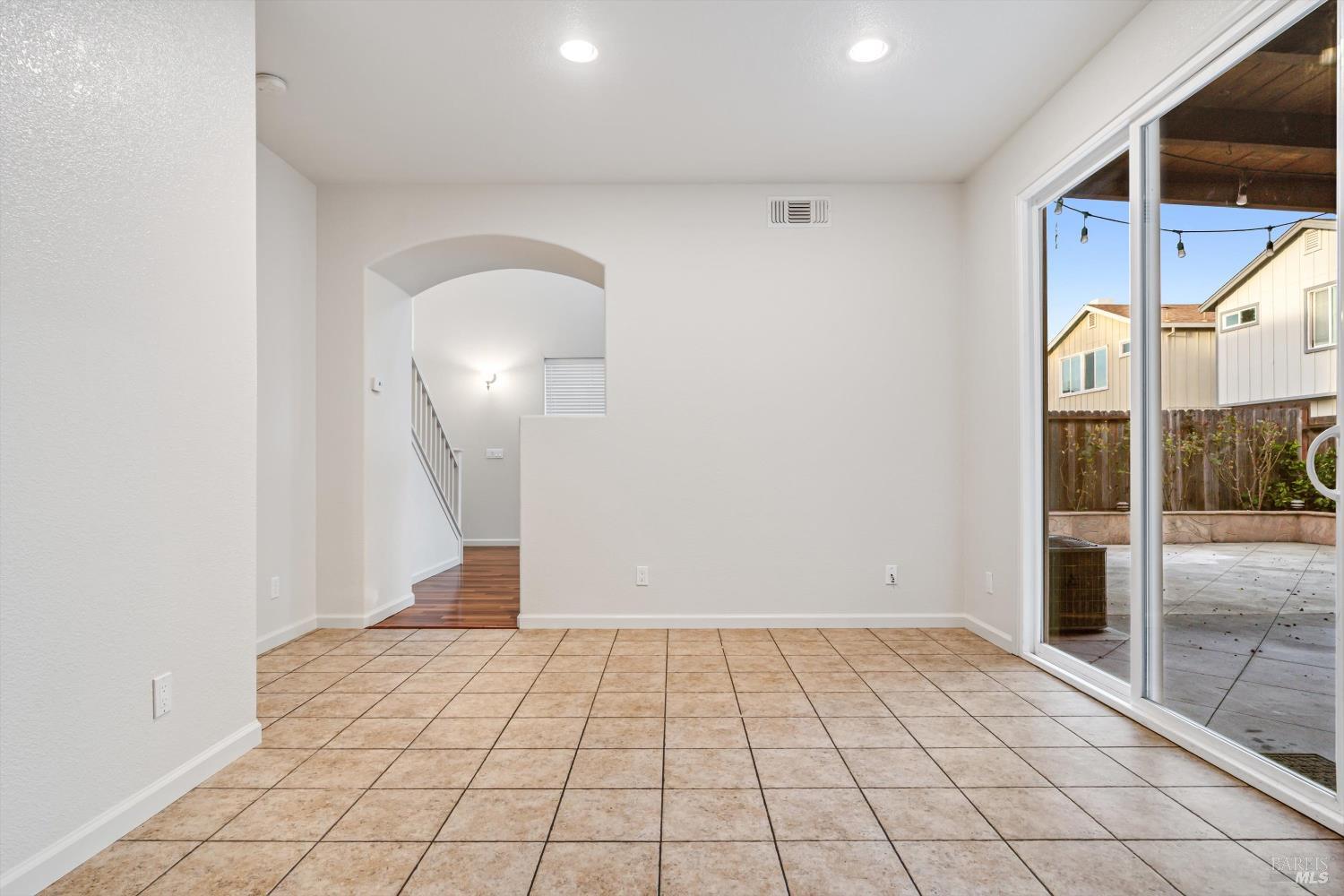 Detail Gallery Image 8 of 28 For 4348 Doolittle St, Santa Rosa,  CA 95407 - 4 Beds | 2/1 Baths