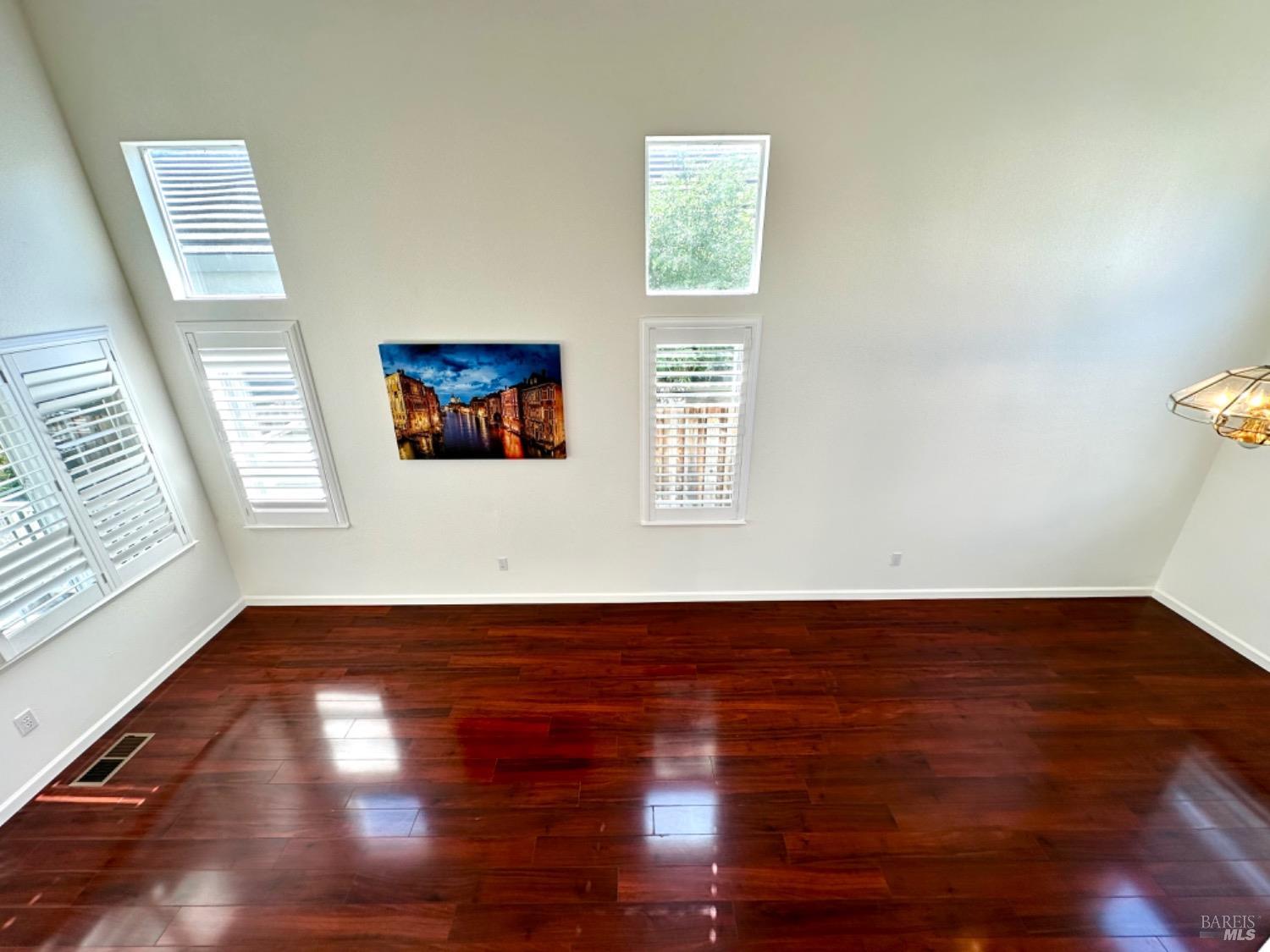 Detail Gallery Image 15 of 68 For 622 Stonehenge Ct, Fairfield,  CA 94534 - 5 Beds | 3 Baths