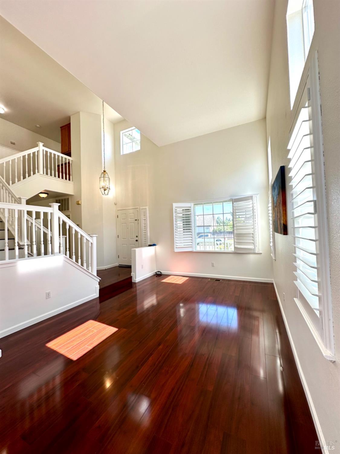 Detail Gallery Image 7 of 68 For 622 Stonehenge Ct, Fairfield,  CA 94534 - 5 Beds | 3 Baths