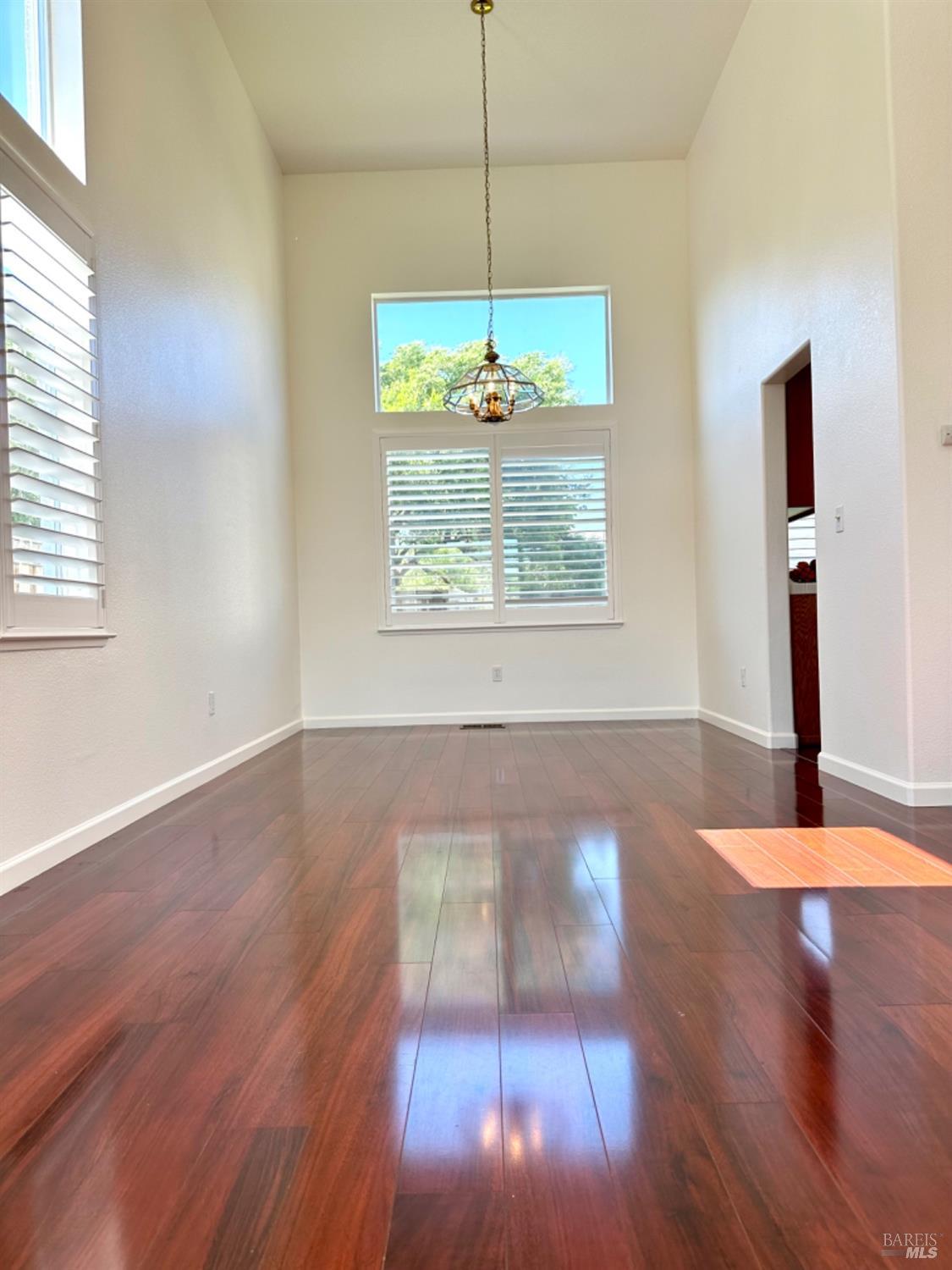 Detail Gallery Image 4 of 68 For 622 Stonehenge Ct, Fairfield,  CA 94534 - 5 Beds | 3 Baths