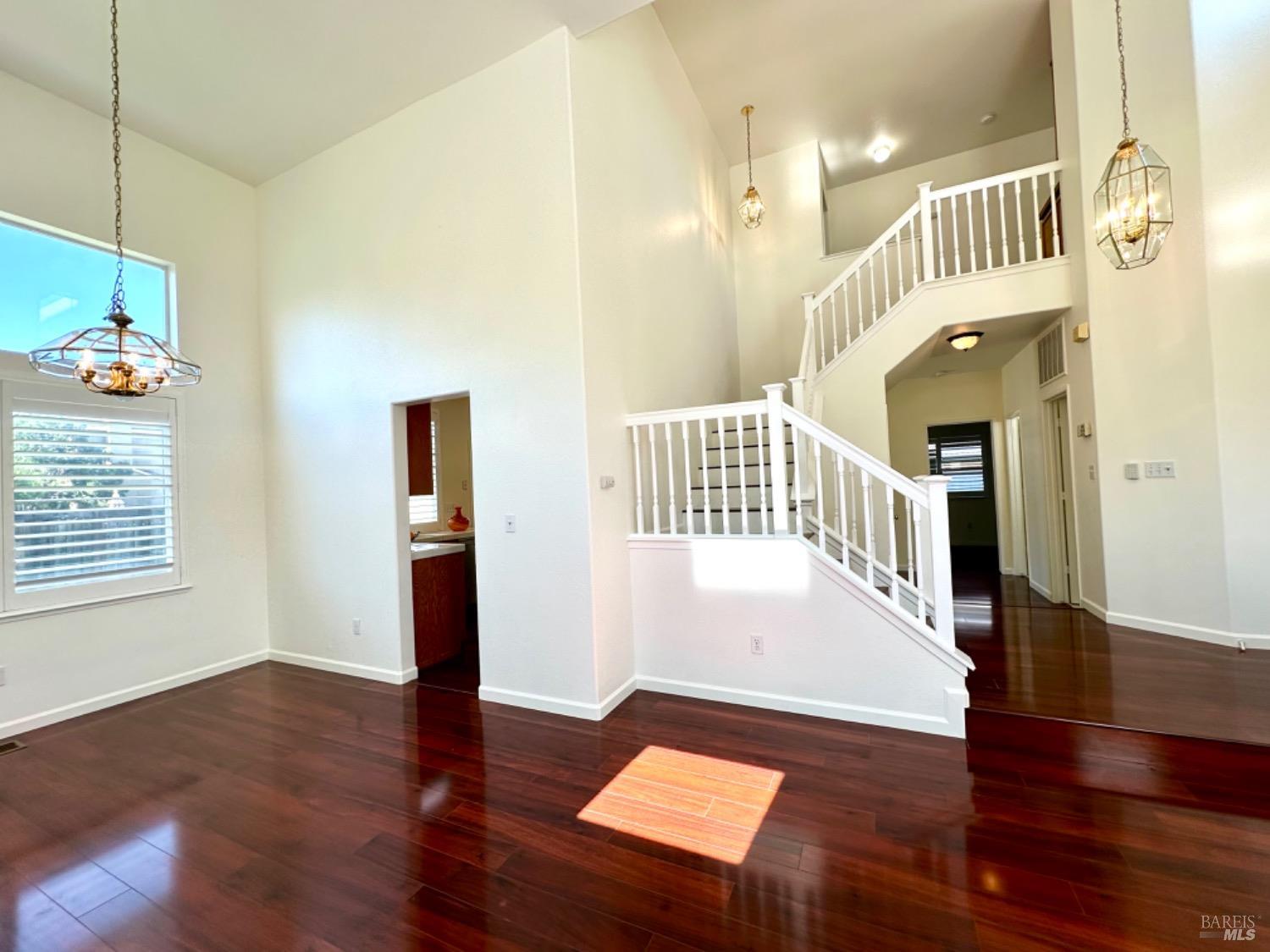 Detail Gallery Image 11 of 68 For 622 Stonehenge Ct, Fairfield,  CA 94534 - 5 Beds | 3 Baths