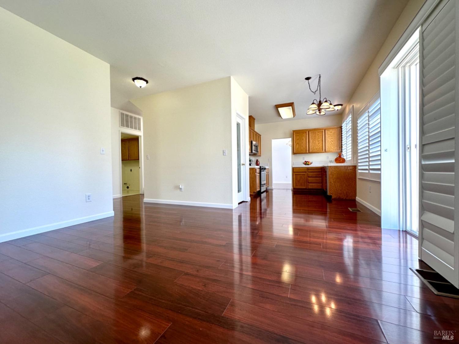 Detail Gallery Image 26 of 68 For 622 Stonehenge Ct, Fairfield,  CA 94534 - 5 Beds | 3 Baths