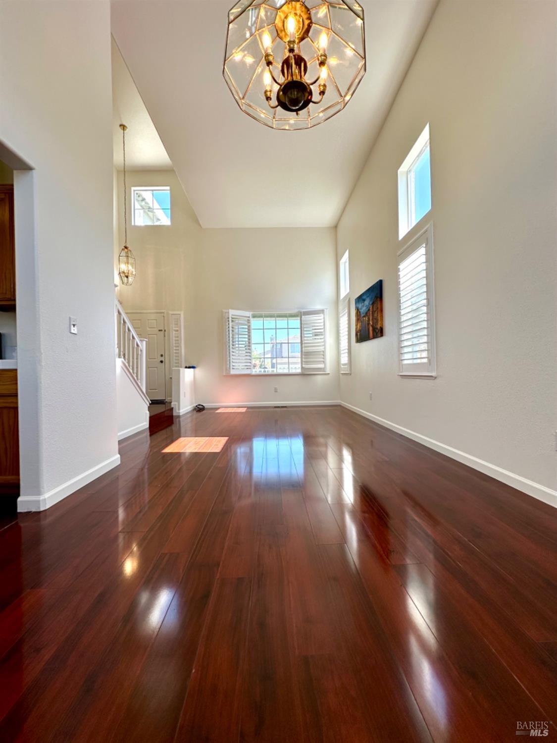 Detail Gallery Image 3 of 68 For 622 Stonehenge Ct, Fairfield,  CA 94534 - 5 Beds | 3 Baths