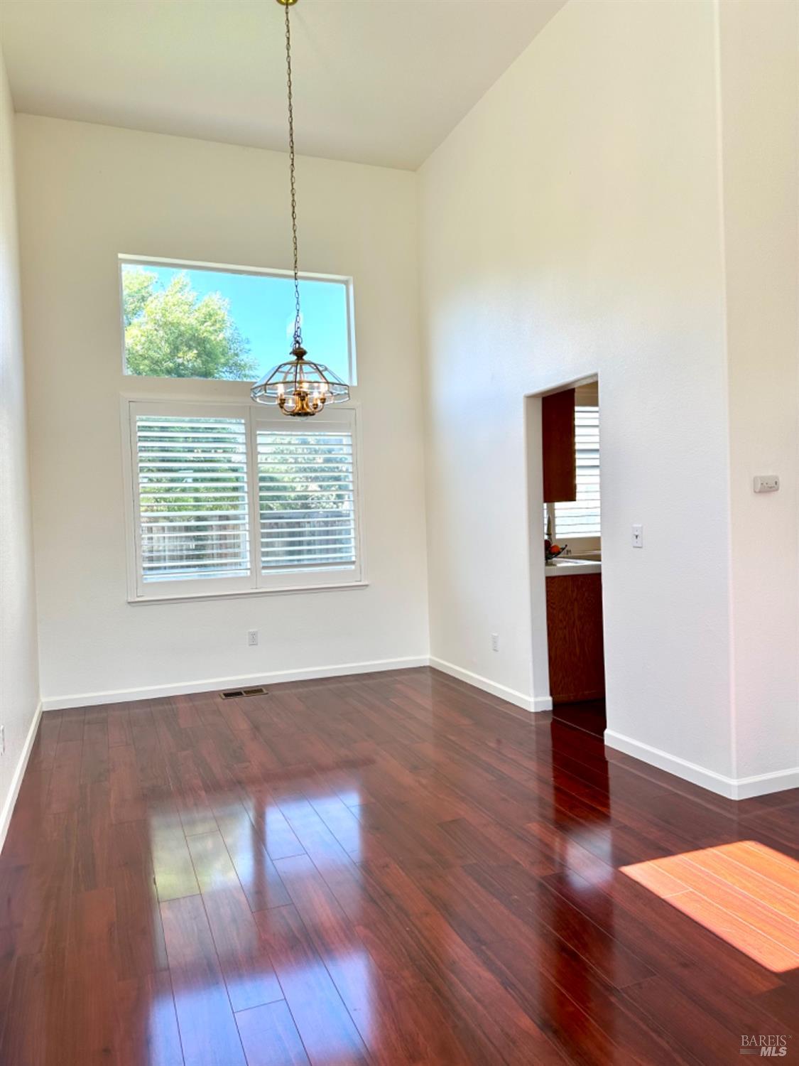 Detail Gallery Image 6 of 68 For 622 Stonehenge Ct, Fairfield,  CA 94534 - 5 Beds | 3 Baths