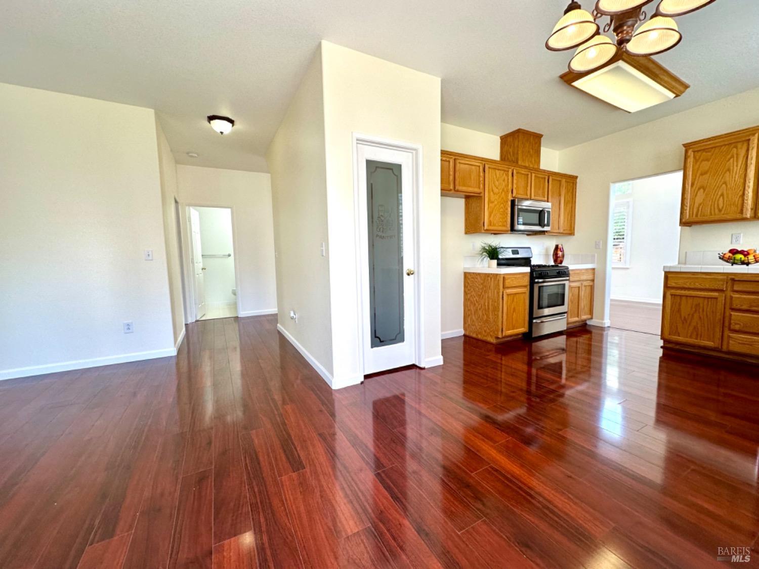 Detail Gallery Image 27 of 68 For 622 Stonehenge Ct, Fairfield,  CA 94534 - 5 Beds | 3 Baths