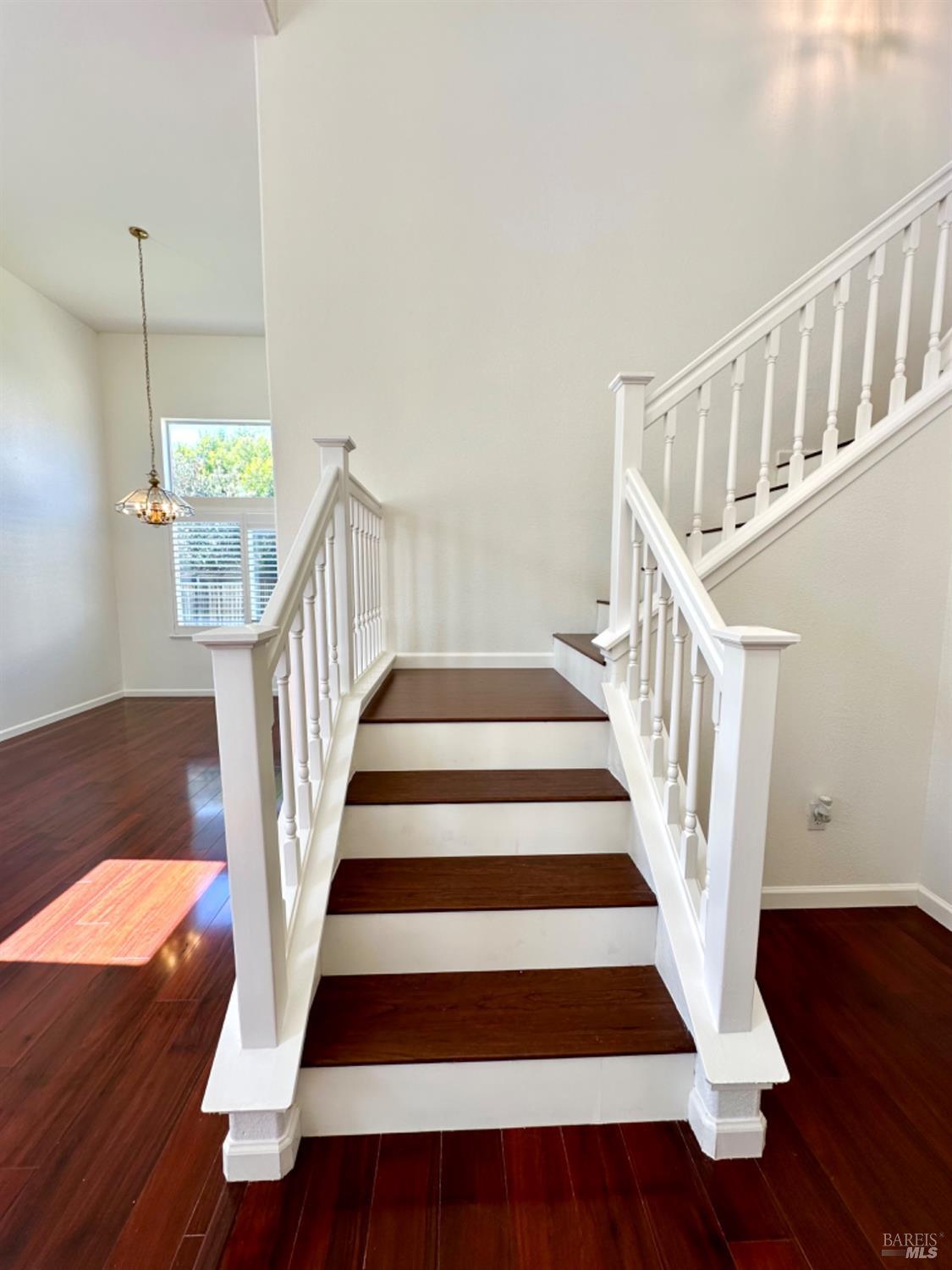 Detail Gallery Image 5 of 68 For 622 Stonehenge Ct, Fairfield,  CA 94534 - 5 Beds | 3 Baths