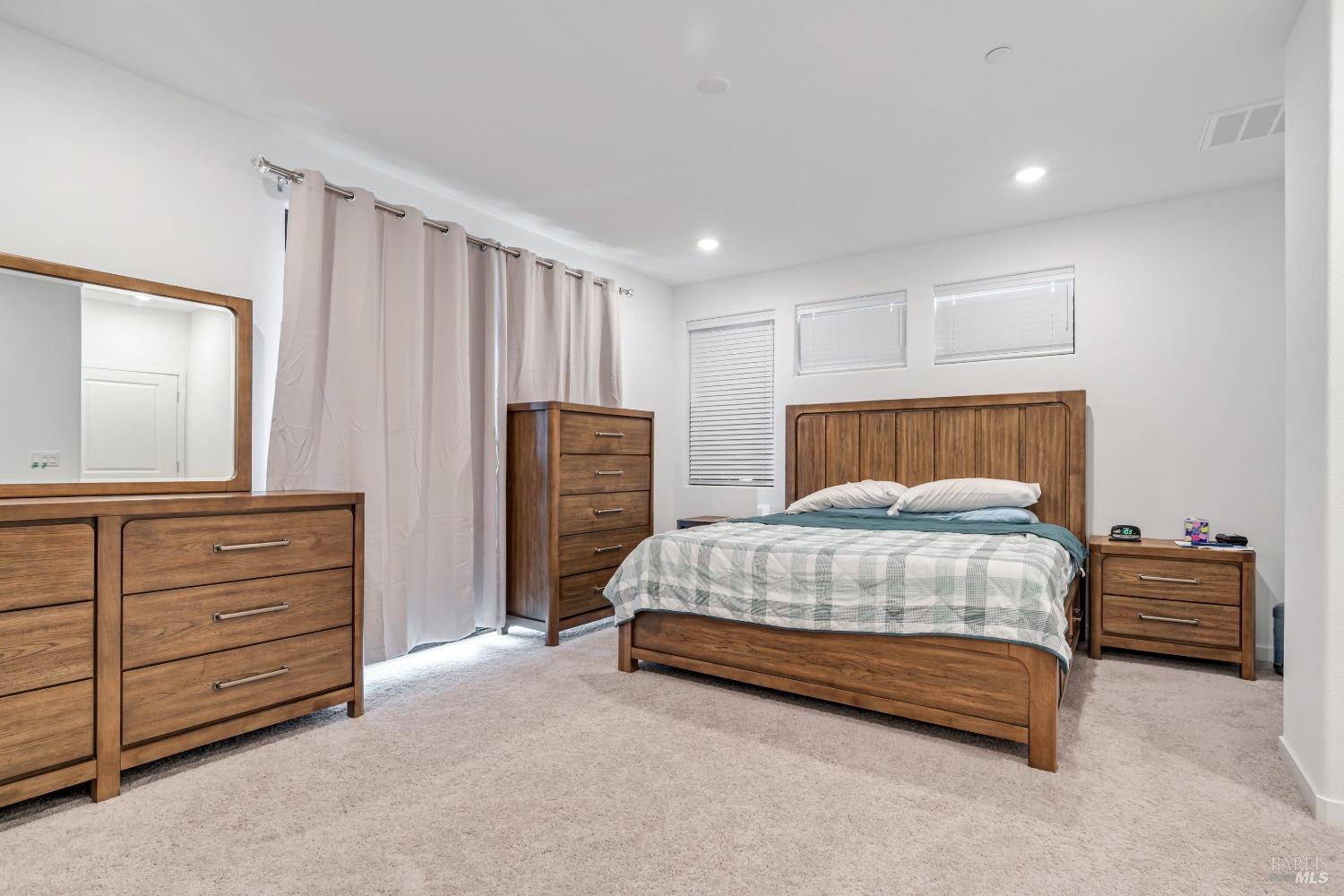 Detail Gallery Image 13 of 22 For 1594 Ne Waterside Ln, Rohnert Park,  CA 94928 - 3 Beds | 2/1 Baths