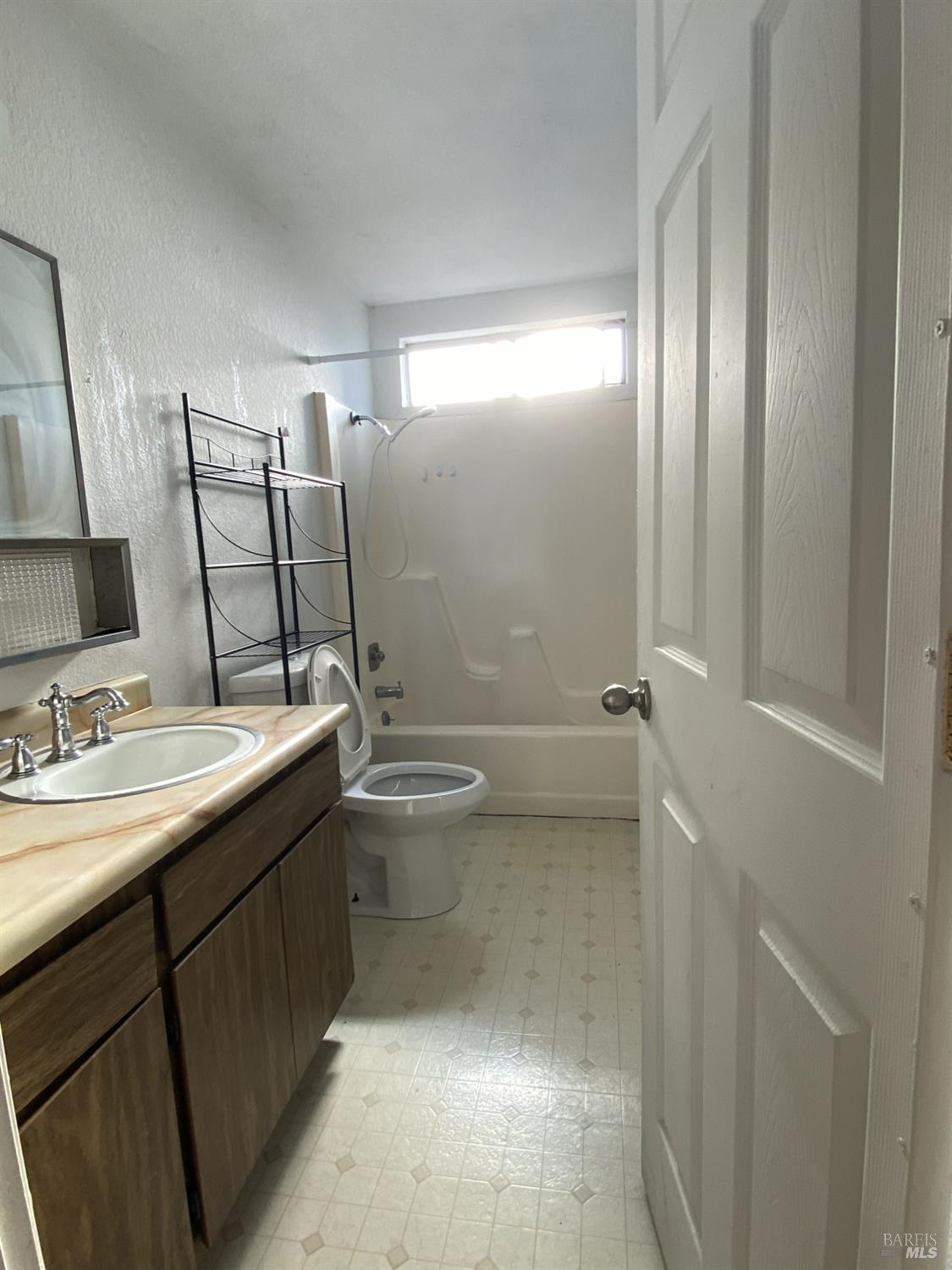 Detail Gallery Image 6 of 23 For 1222 Jacky Dr, Santa Rosa,  CA 95405 - – Beds | – Baths