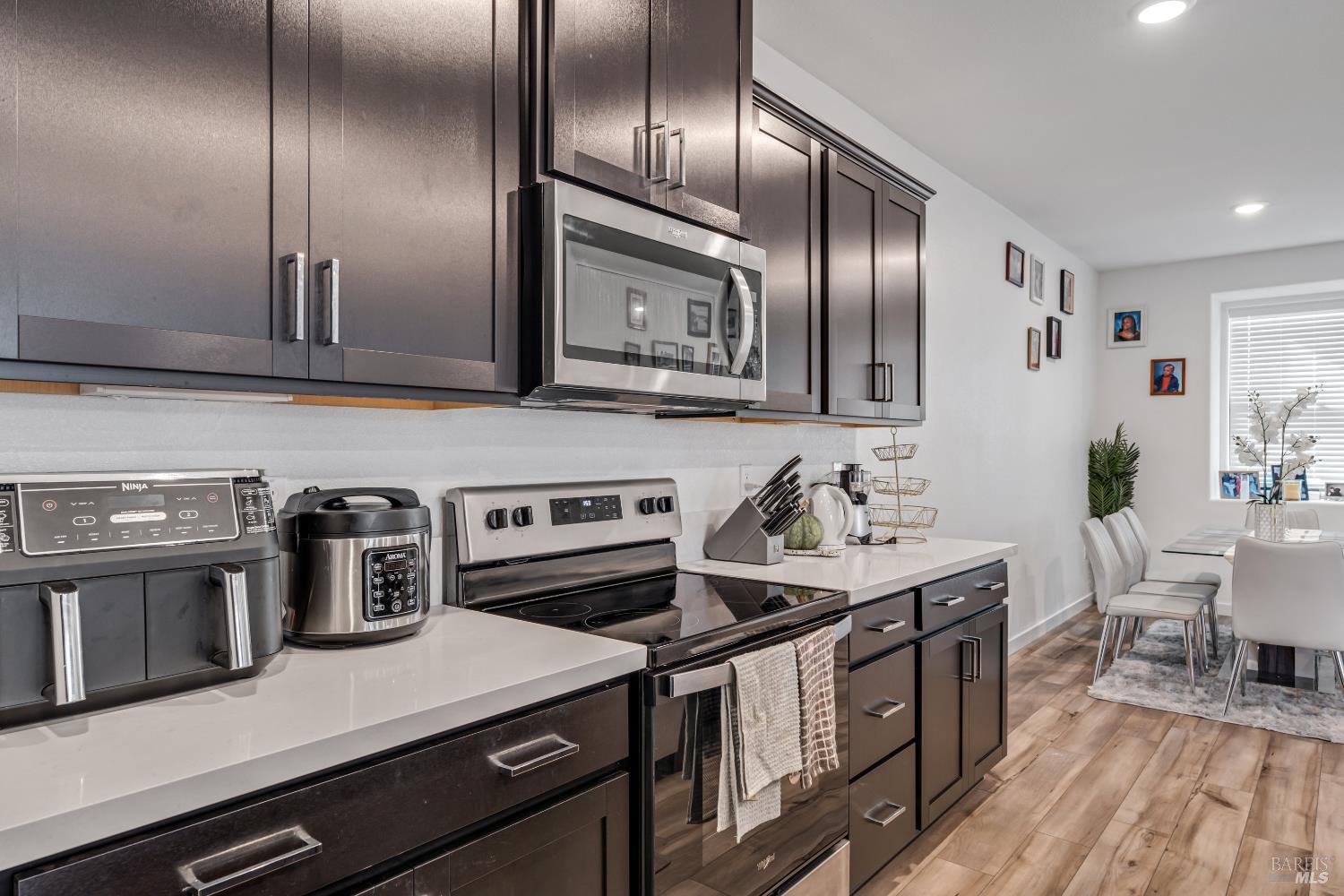 Detail Gallery Image 9 of 22 For 1594 Ne Waterside Ln, Rohnert Park,  CA 94928 - 3 Beds | 2/1 Baths