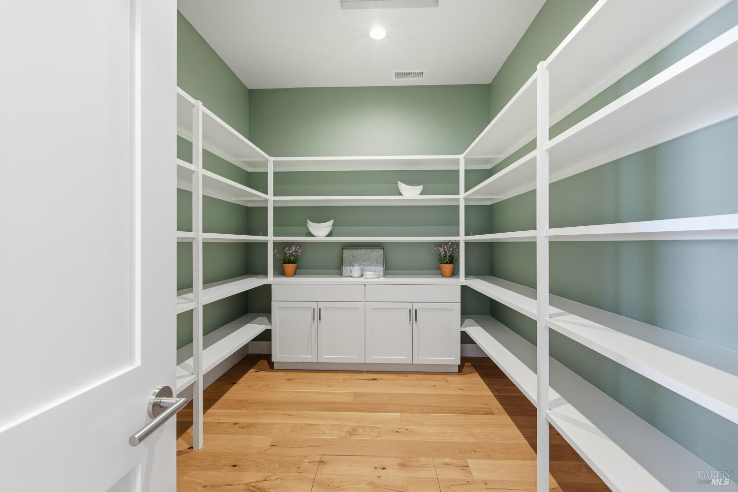 Detail Gallery Image 19 of 48 For 3945 Parker Hill Rd, Santa Rosa,  CA 95404 - 4 Beds | 4/1 Baths