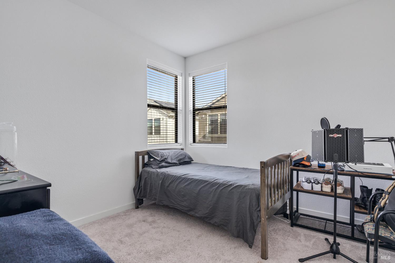 Detail Gallery Image 11 of 22 For 1594 Ne Waterside Ln, Rohnert Park,  CA 94928 - 3 Beds | 2/1 Baths