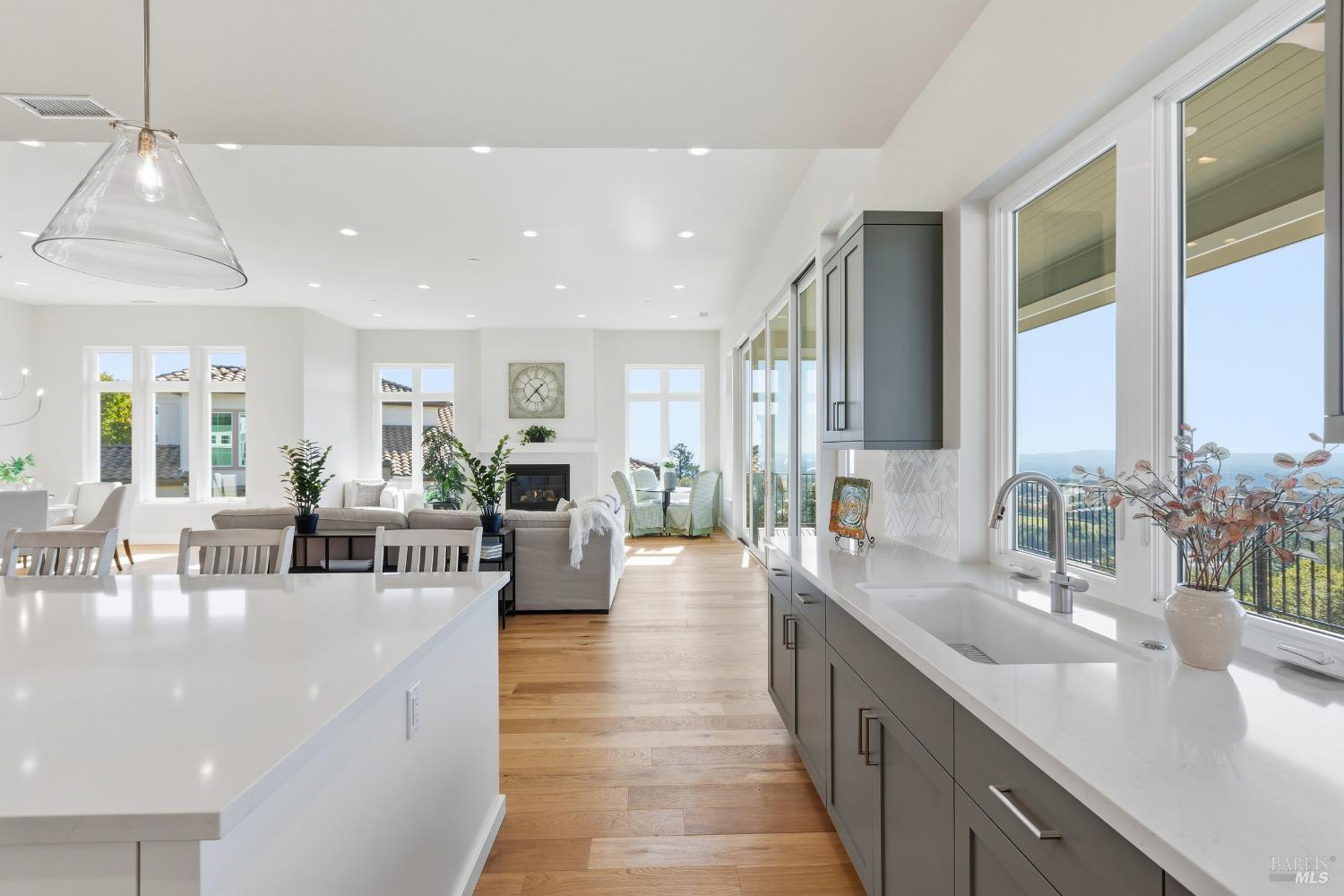 Detail Gallery Image 15 of 48 For 3945 Parker Hill Rd, Santa Rosa,  CA 95404 - 4 Beds | 4/1 Baths