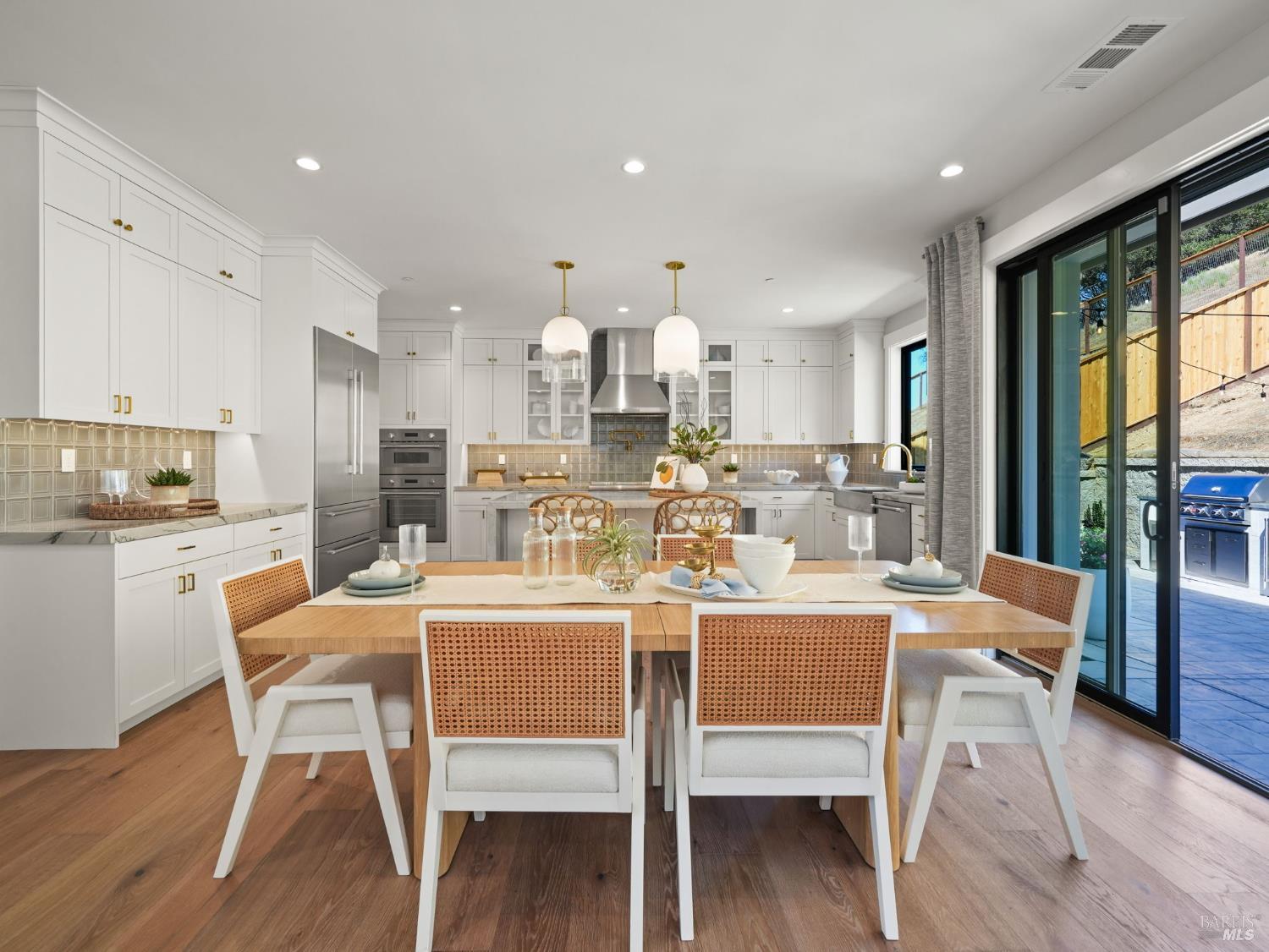 Detail Gallery Image 32 of 53 For 110 Erin Ct, San Rafael,  CA 94903 - 4 Beds | 4/1 Baths