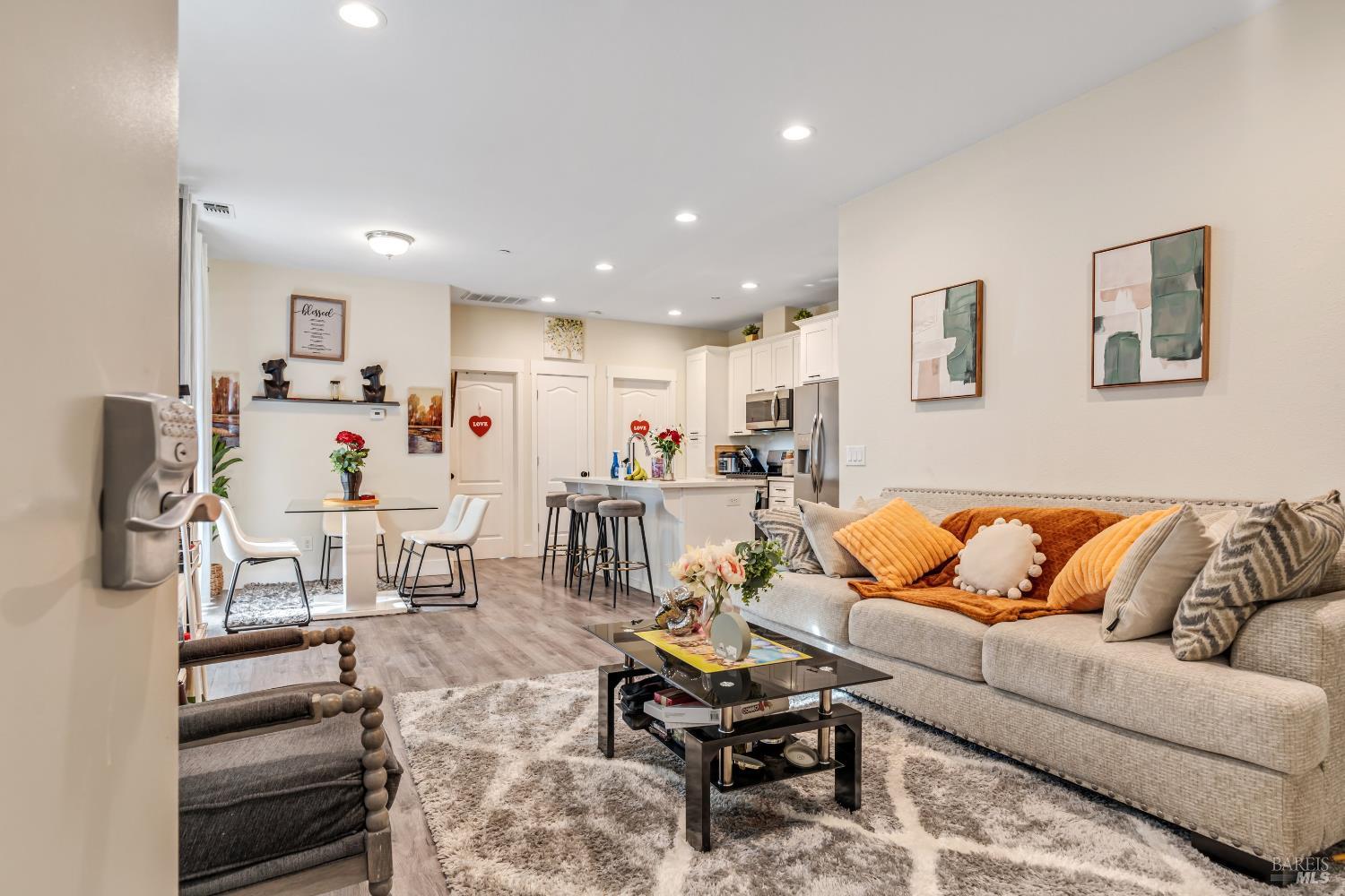 Detail Gallery Image 8 of 23 For 2666 Se Franz Kafka Ave, Santa Rosa,  CA 95404 - 3 Beds | 2 Baths