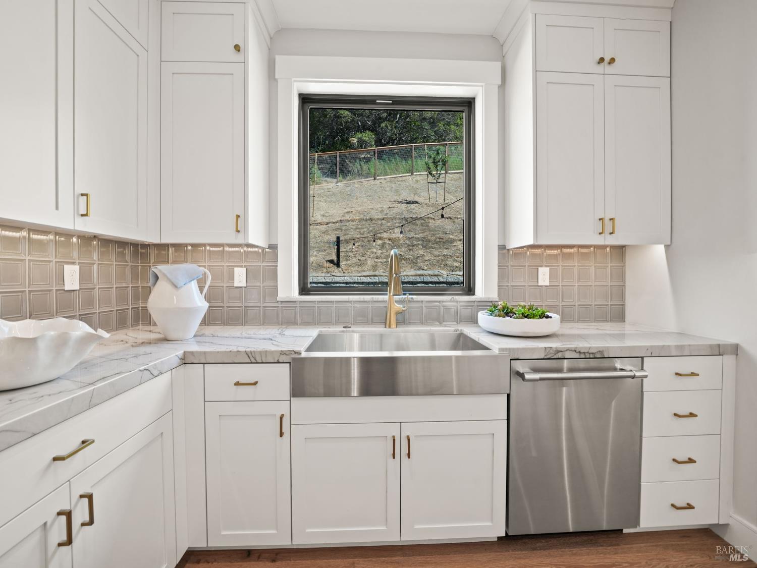 Detail Gallery Image 13 of 49 For 23 Erin Dr, San Rafael,  CA 94903 - 4 Beds | 4/1 Baths