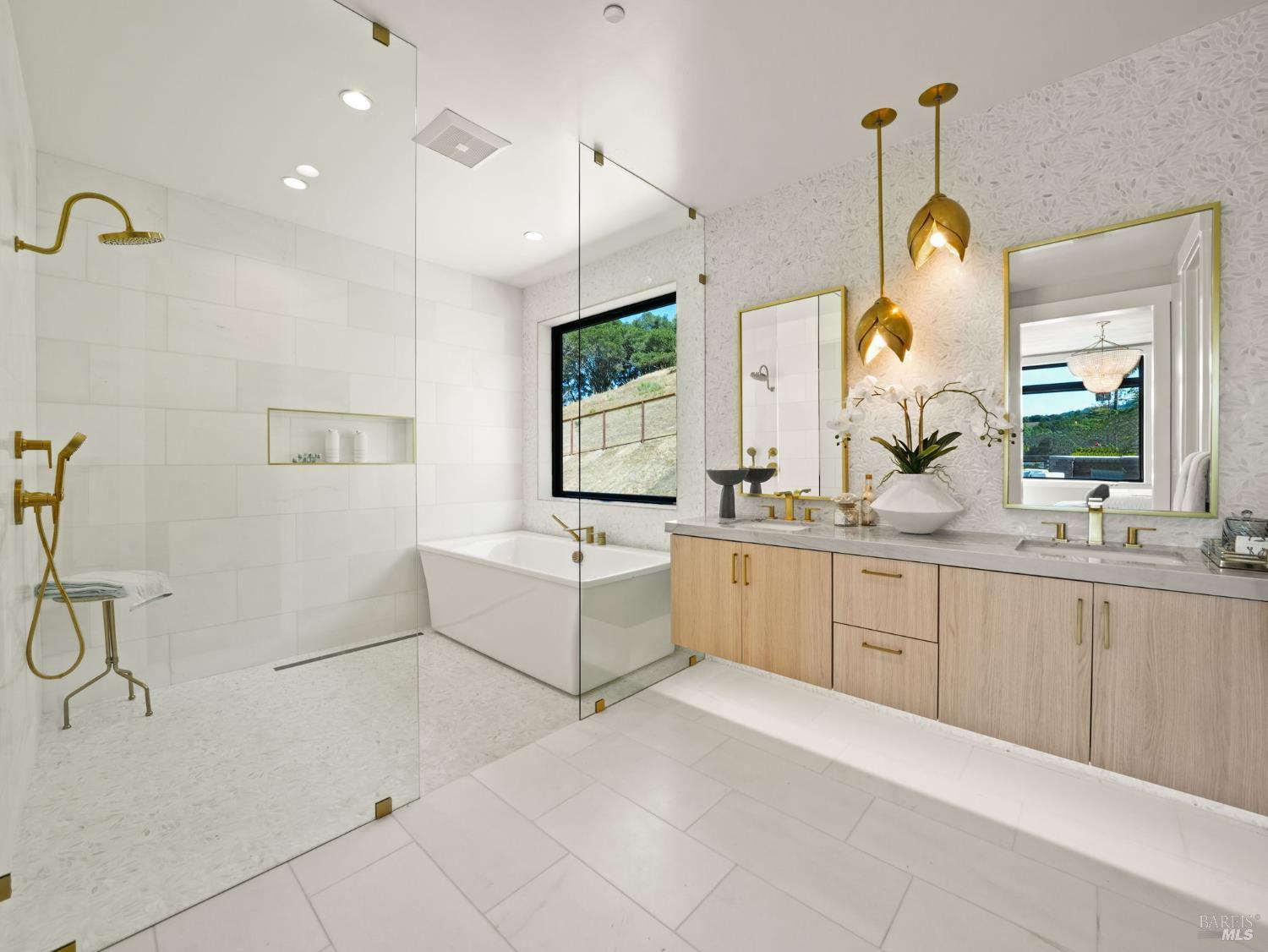 Detail Gallery Image 32 of 49 For 23 Erin Dr, San Rafael,  CA 94903 - 4 Beds | 4/1 Baths