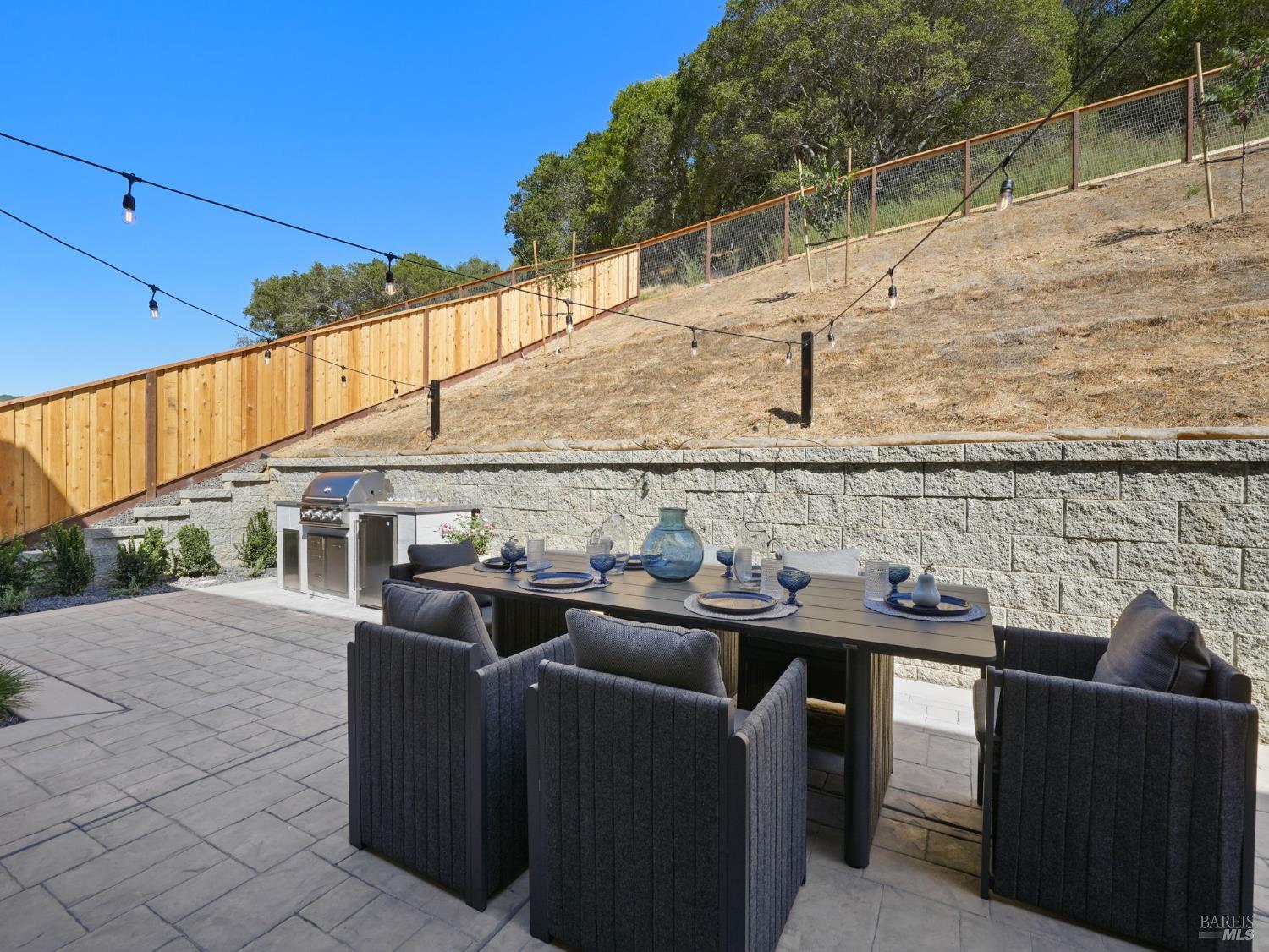 Detail Gallery Image 40 of 53 For 110 Erin Ct, San Rafael,  CA 94903 - 4 Beds | 4/1 Baths