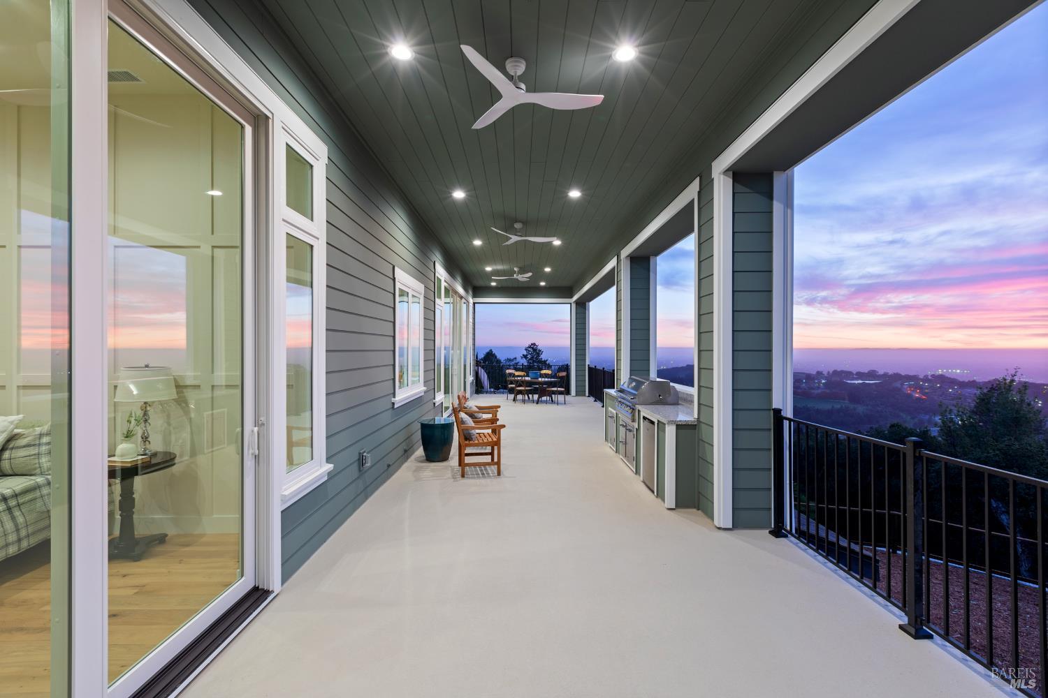 Detail Gallery Image 4 of 48 For 3945 Parker Hill Rd, Santa Rosa,  CA 95404 - 4 Beds | 4/1 Baths