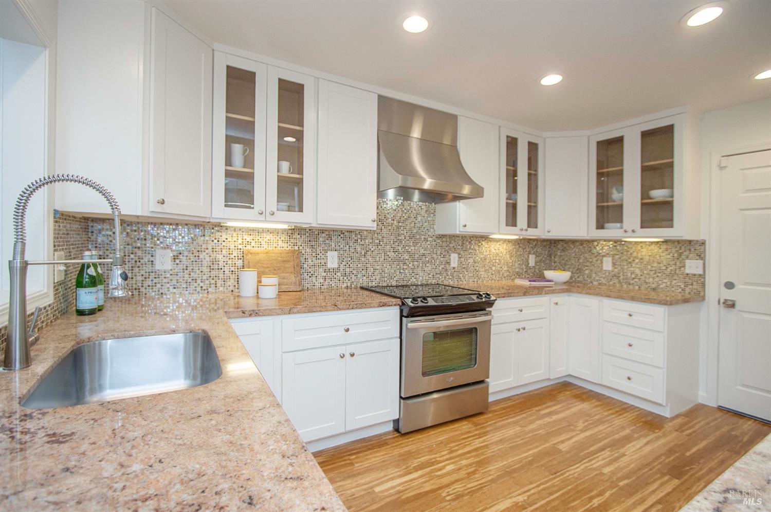 Detail Gallery Image 11 of 46 For 235 Knollwood Dr, San Rafael,  CA 94901 - 3 Beds | 2/1 Baths