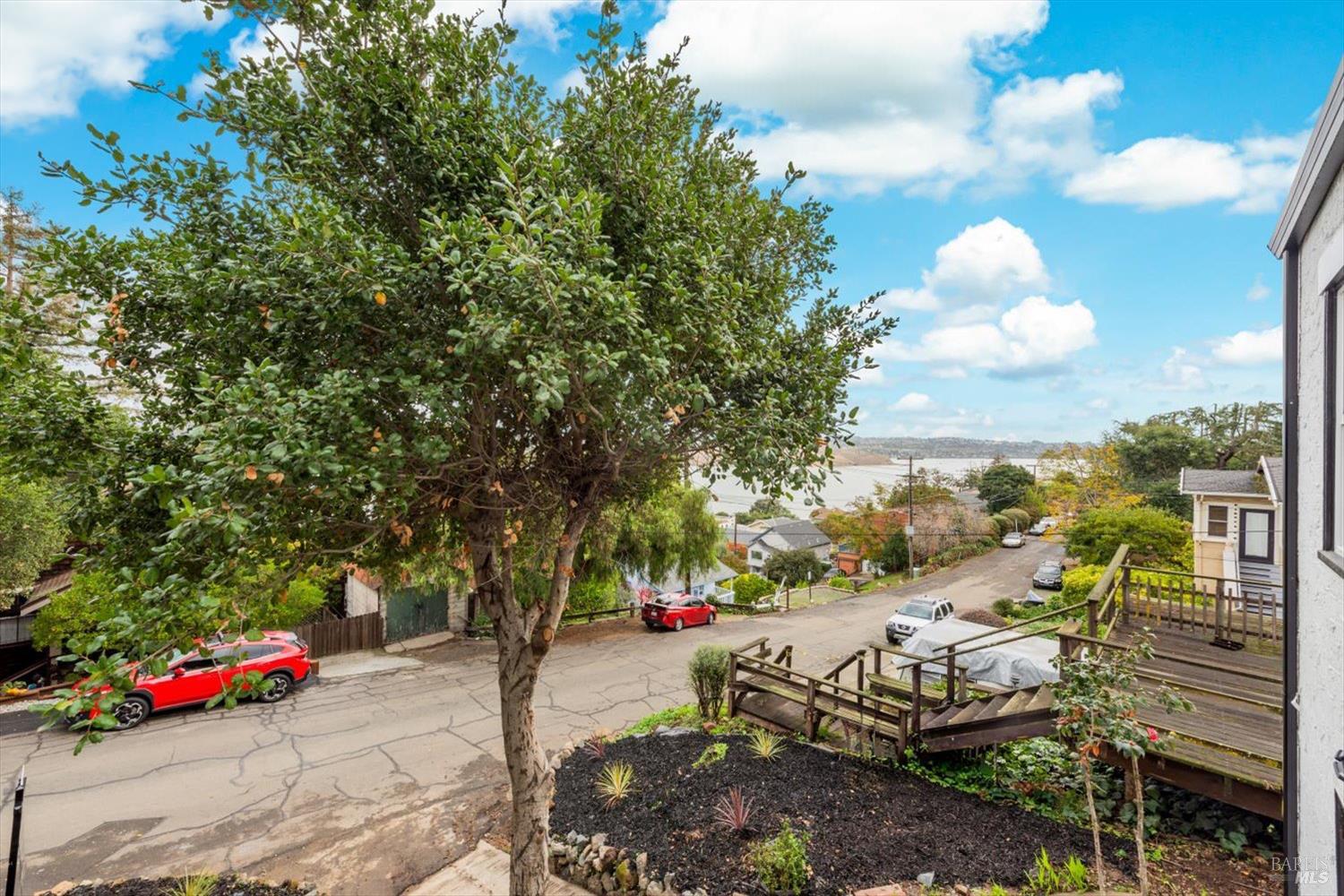 Detail Gallery Image 5 of 42 For 435 Alhambra St, Crockett,  CA 94525 - 3 Beds | 2 Baths