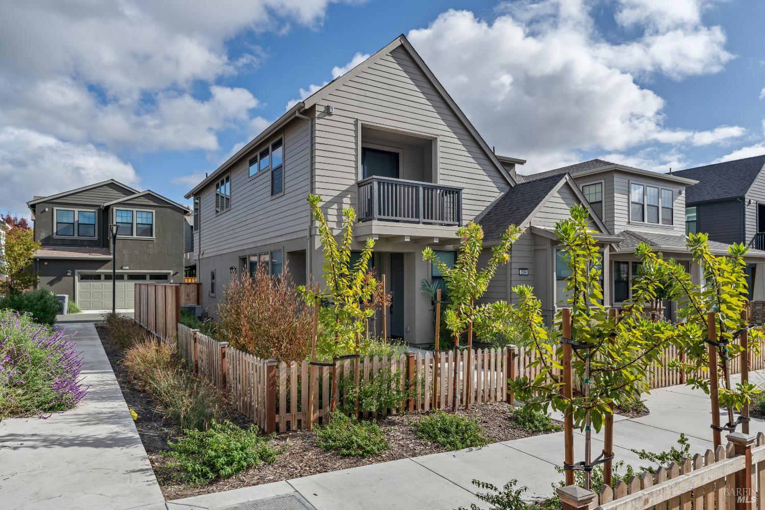 Detail Gallery Image 2 of 22 For 1594 Ne Waterside Ln, Rohnert Park,  CA 94928 - 3 Beds | 2/1 Baths