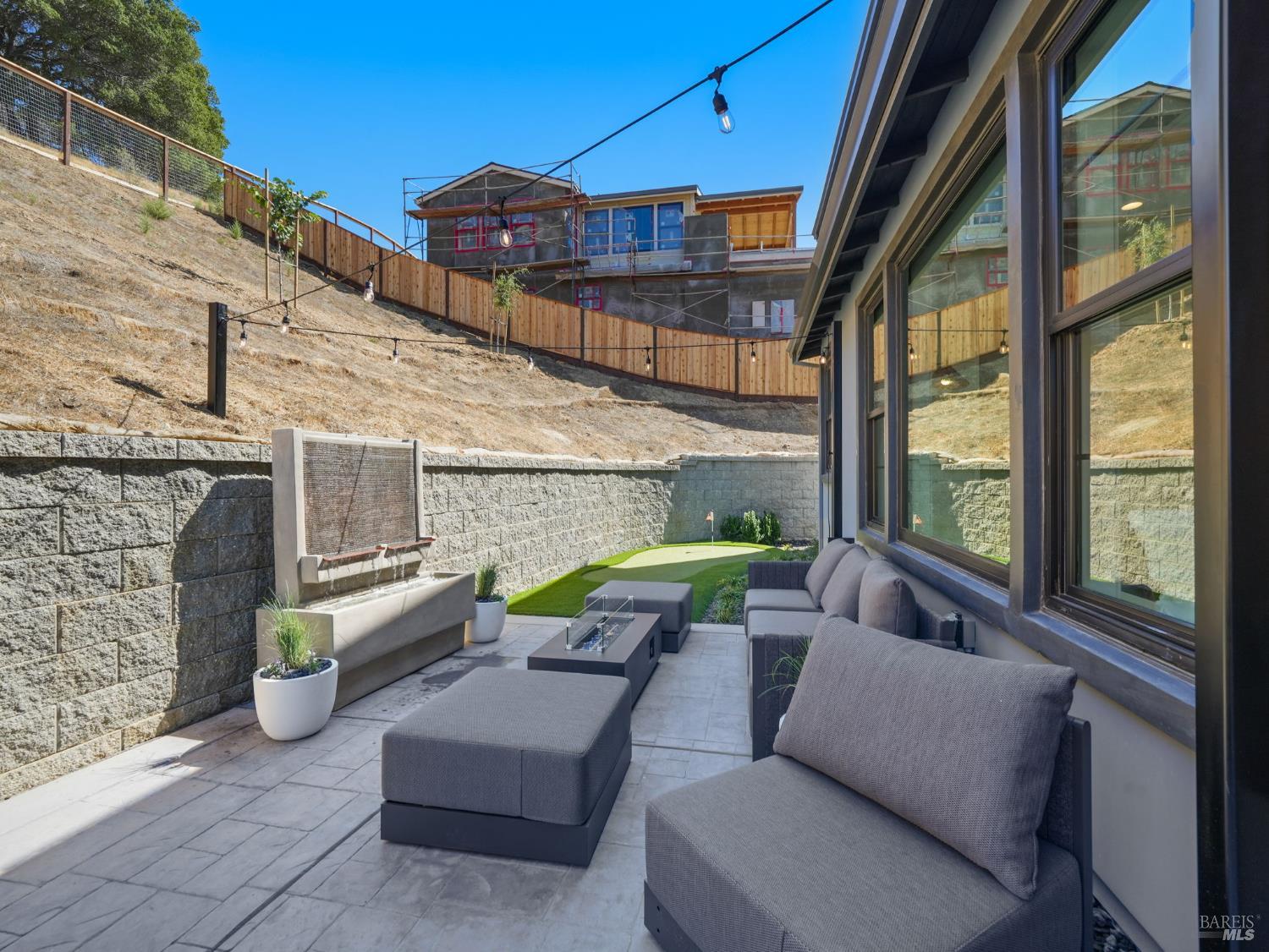 Detail Gallery Image 40 of 49 For 23 Erin Dr, San Rafael,  CA 94903 - 4 Beds | 4/1 Baths