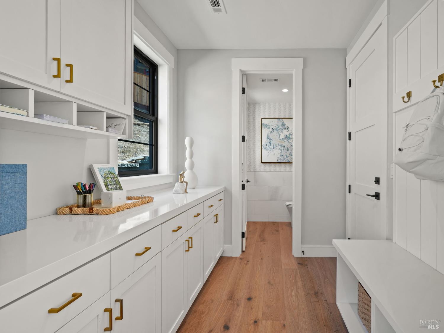 Detail Gallery Image 7 of 53 For 110 Erin Ct, San Rafael,  CA 94903 - 4 Beds | 4/1 Baths