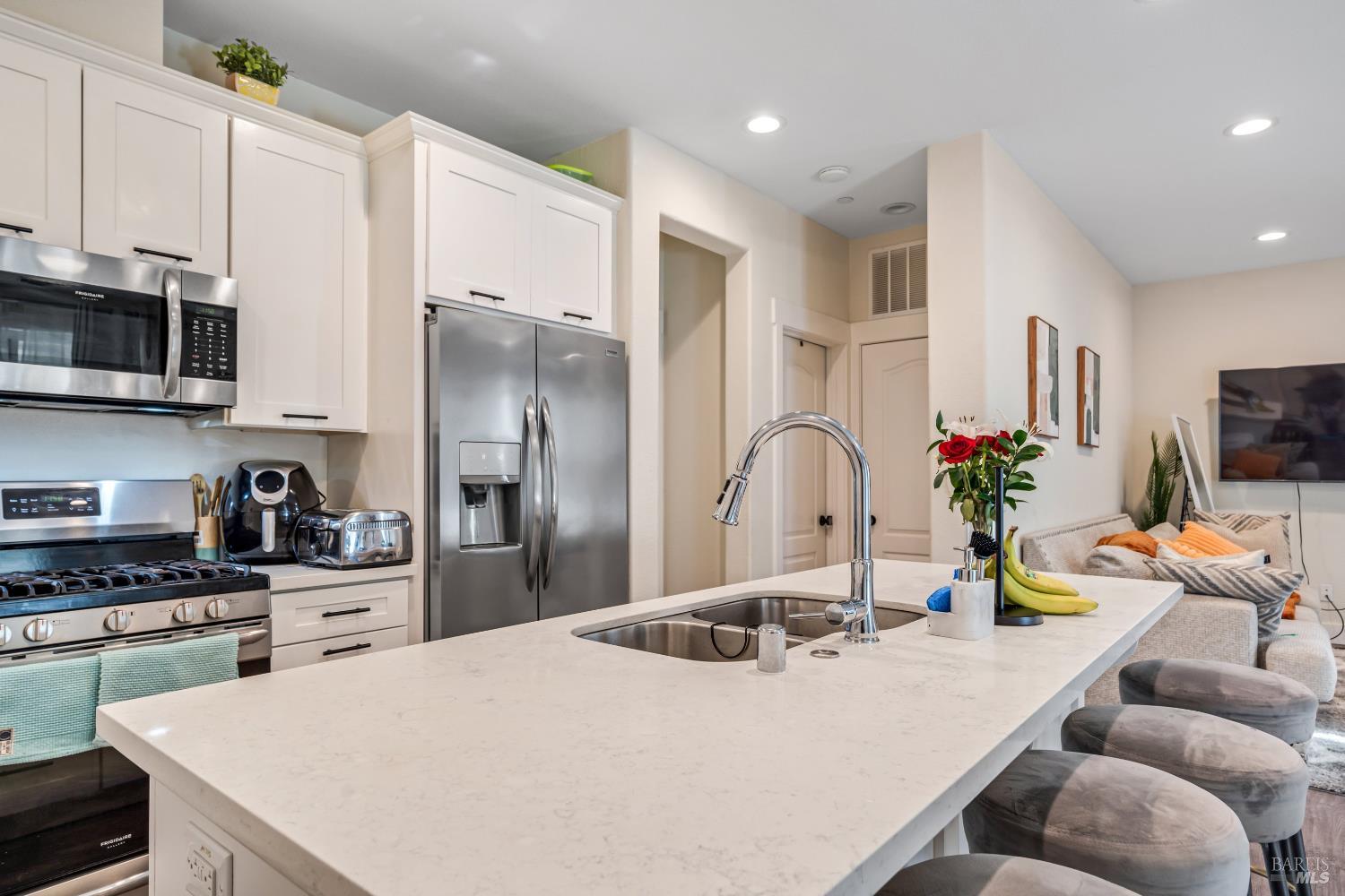 Detail Gallery Image 13 of 23 For 2666 Se Franz Kafka Ave, Santa Rosa,  CA 95404 - 3 Beds | 2 Baths