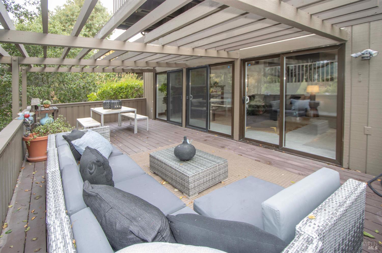 Detail Gallery Image 33 of 46 For 235 Knollwood Dr, San Rafael,  CA 94901 - 3 Beds | 2/1 Baths