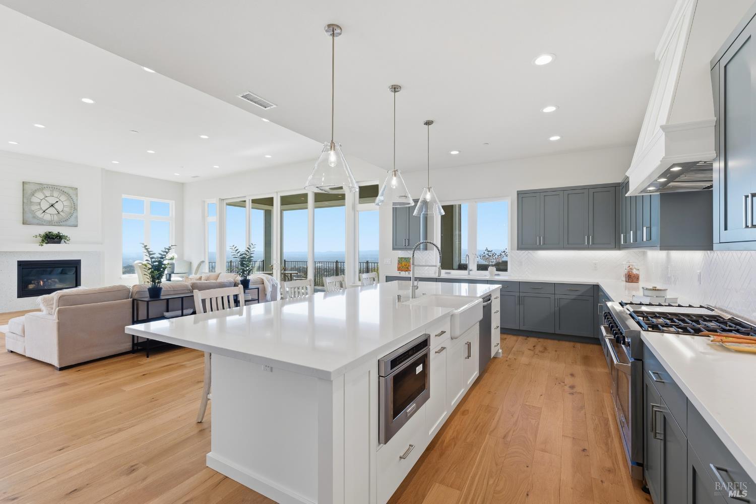 Detail Gallery Image 18 of 48 For 3945 Parker Hill Rd, Santa Rosa,  CA 95404 - 4 Beds | 4/1 Baths