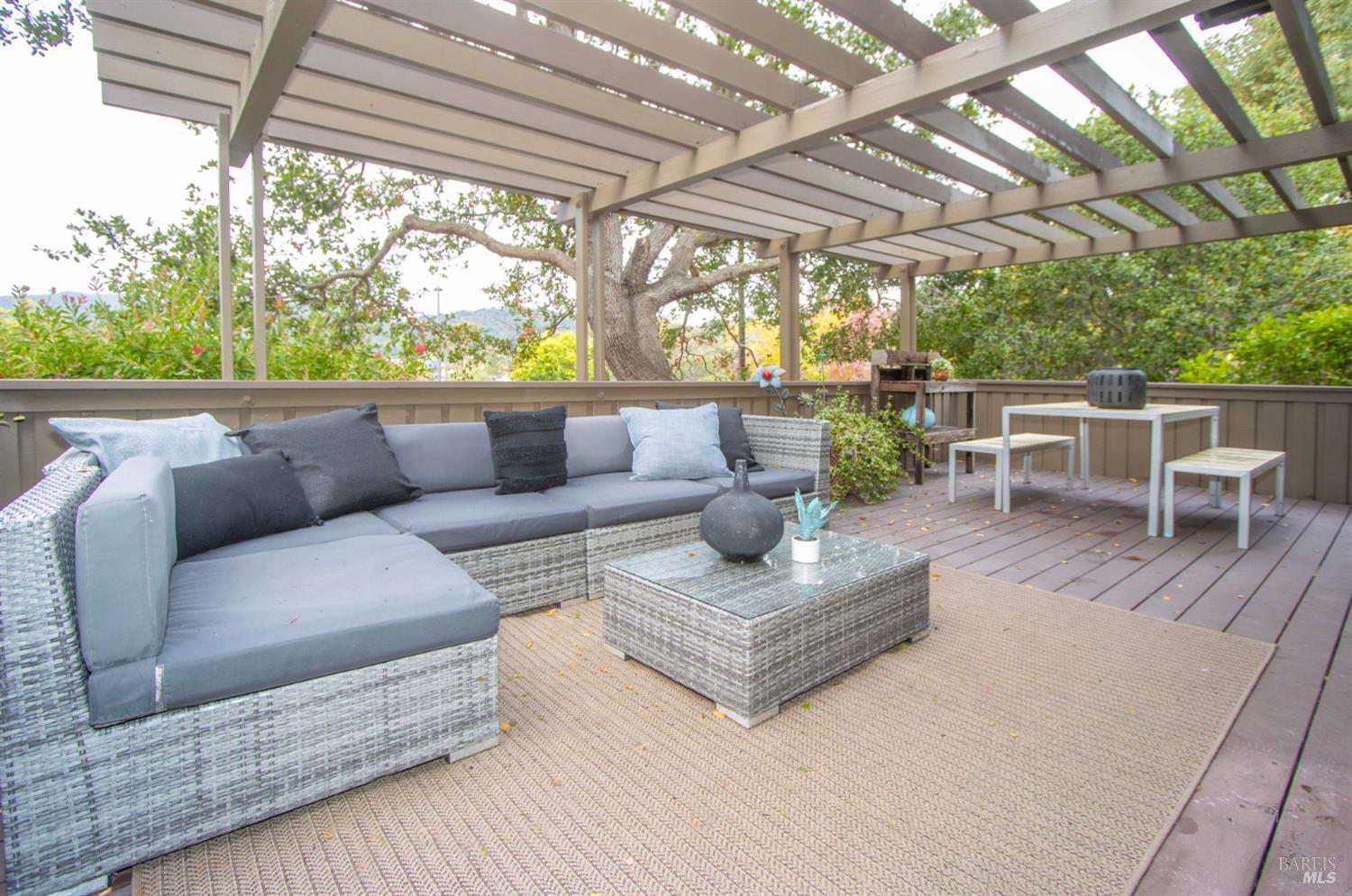 Detail Gallery Image 7 of 46 For 235 Knollwood Dr, San Rafael,  CA 94901 - 3 Beds | 2/1 Baths