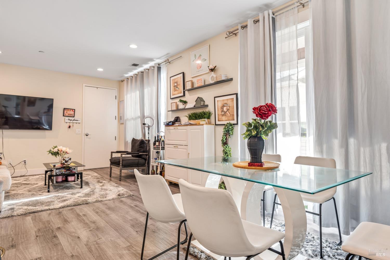 Detail Gallery Image 11 of 23 For 2666 Se Franz Kafka Ave, Santa Rosa,  CA 95404 - 3 Beds | 2 Baths