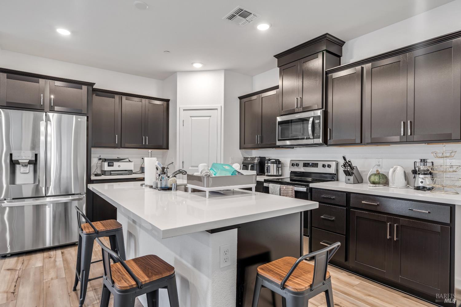 Detail Gallery Image 8 of 22 For 1594 Ne Waterside Ln, Rohnert Park,  CA 94928 - 3 Beds | 2/1 Baths