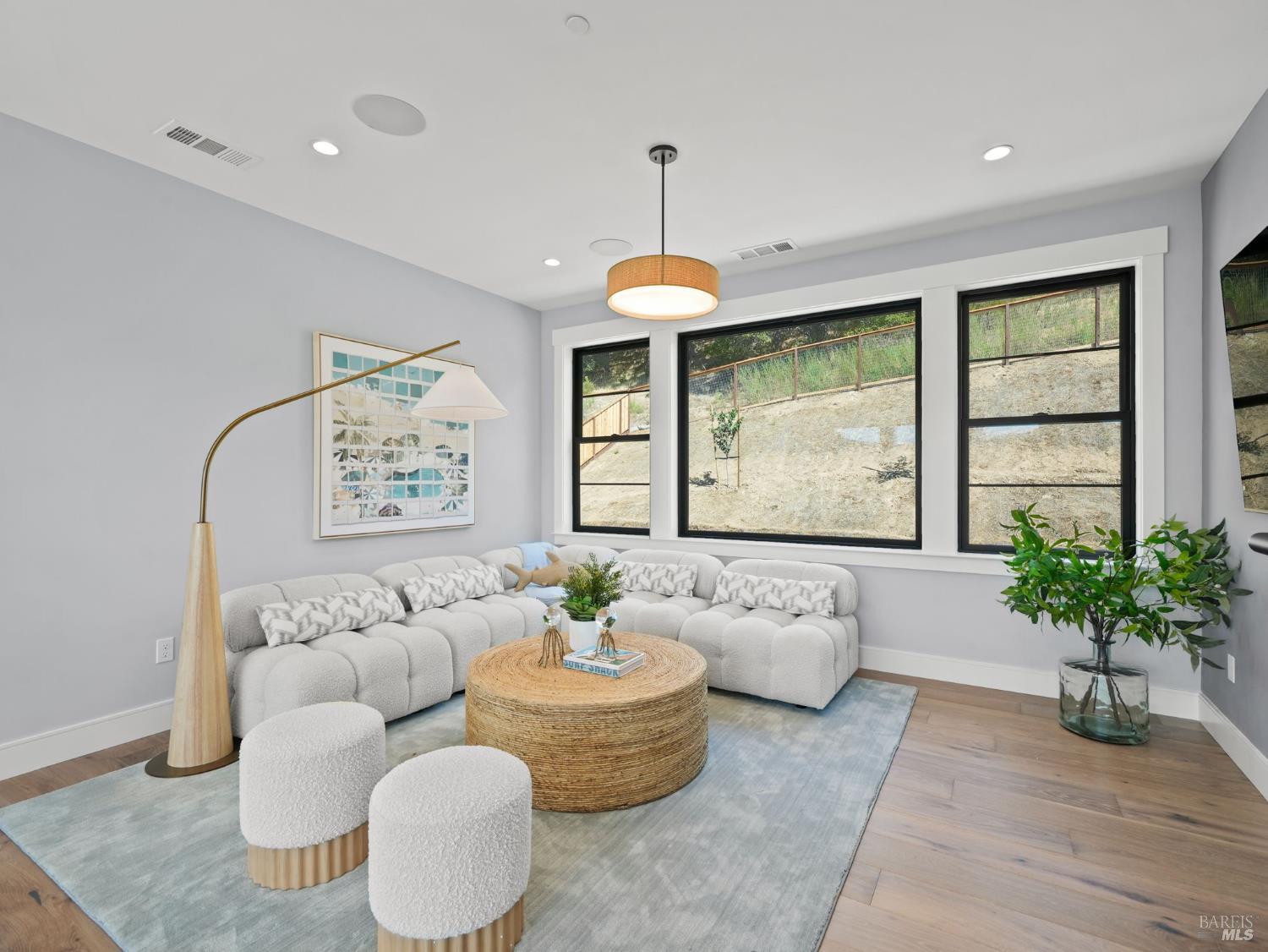 Detail Gallery Image 29 of 53 For 110 Erin Ct, San Rafael,  CA 94903 - 4 Beds | 4/1 Baths