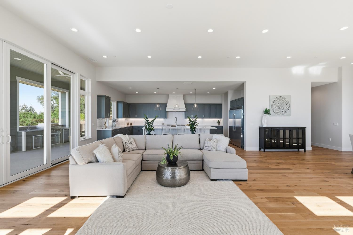 Detail Gallery Image 14 of 48 For 3945 Parker Hill Rd, Santa Rosa,  CA 95404 - 4 Beds | 4/1 Baths