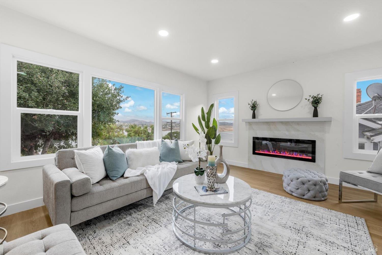 Detail Gallery Image 9 of 42 For 435 Alhambra St, Crockett,  CA 94525 - 3 Beds | 2 Baths