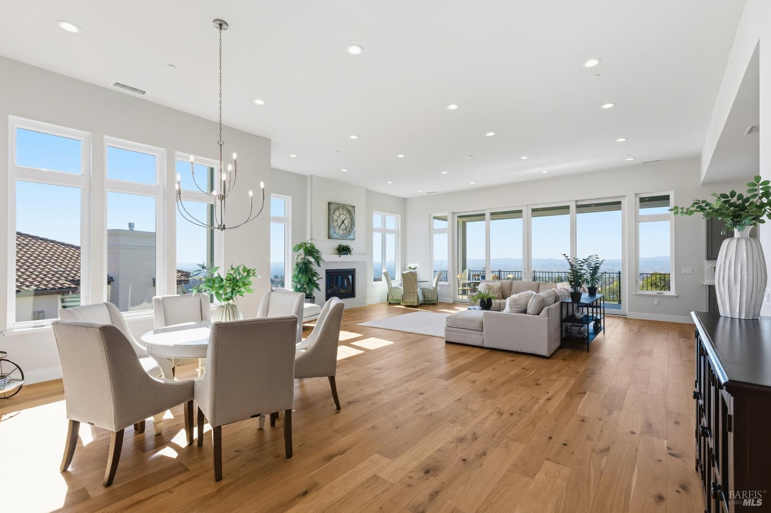 Detail Gallery Image 9 of 48 For 3945 Parker Hill Rd, Santa Rosa,  CA 95404 - 4 Beds | 4/1 Baths