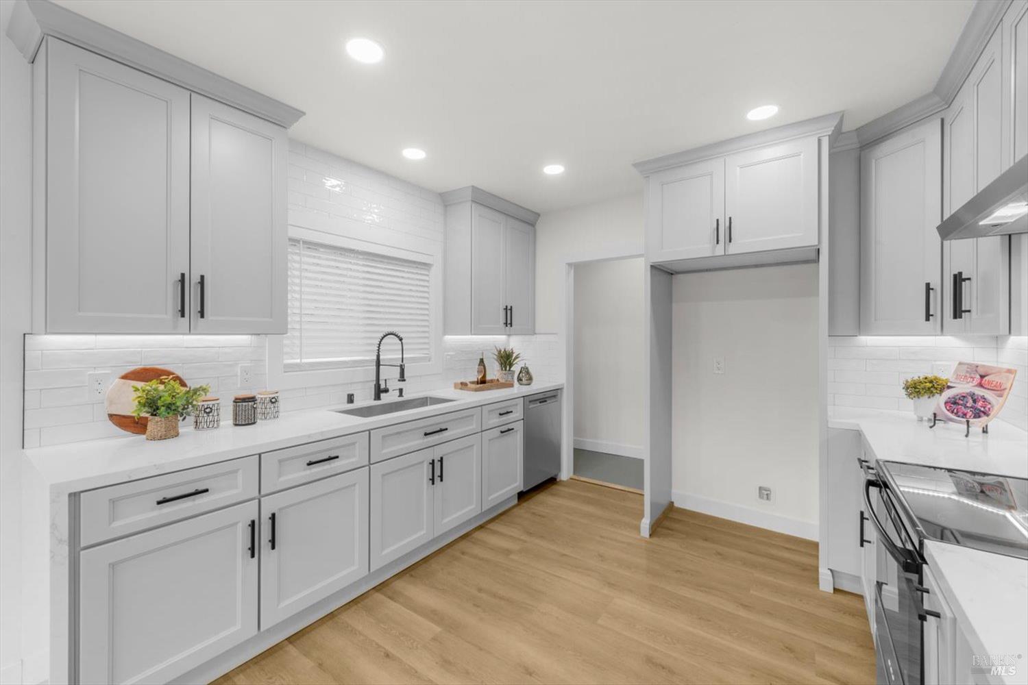 Detail Gallery Image 17 of 42 For 435 Alhambra St, Crockett,  CA 94525 - 3 Beds | 2 Baths