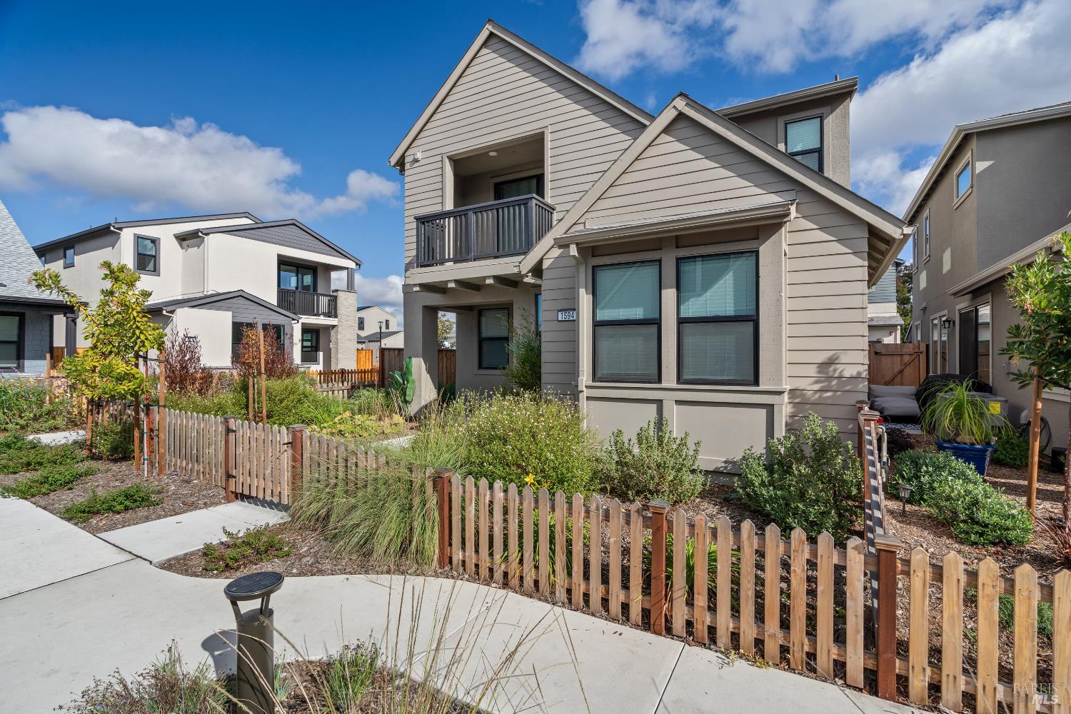 Detail Gallery Image 20 of 22 For 1594 Ne Waterside Ln, Rohnert Park,  CA 94928 - 3 Beds | 2/1 Baths