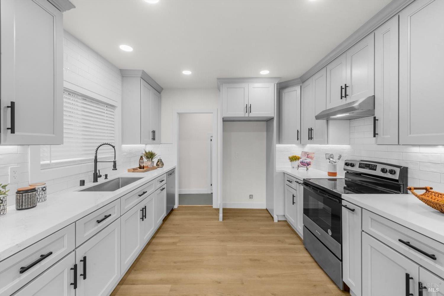 Detail Gallery Image 16 of 42 For 435 Alhambra St, Crockett,  CA 94525 - 3 Beds | 2 Baths