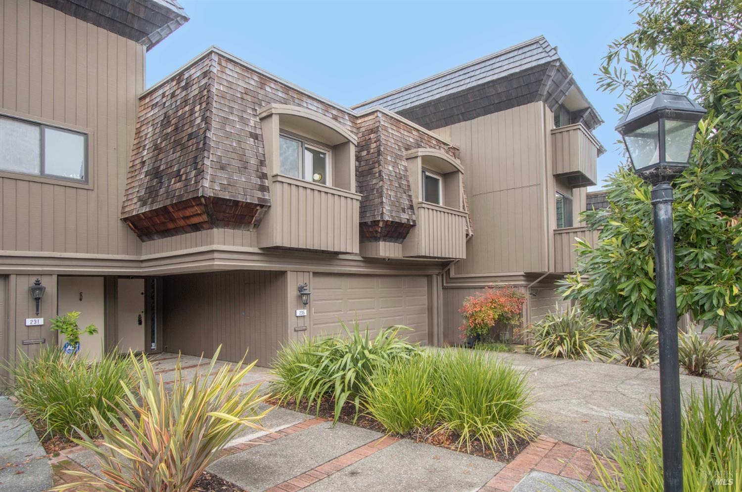 Detail Gallery Image 5 of 46 For 235 Knollwood Dr, San Rafael,  CA 94901 - 3 Beds | 2/1 Baths