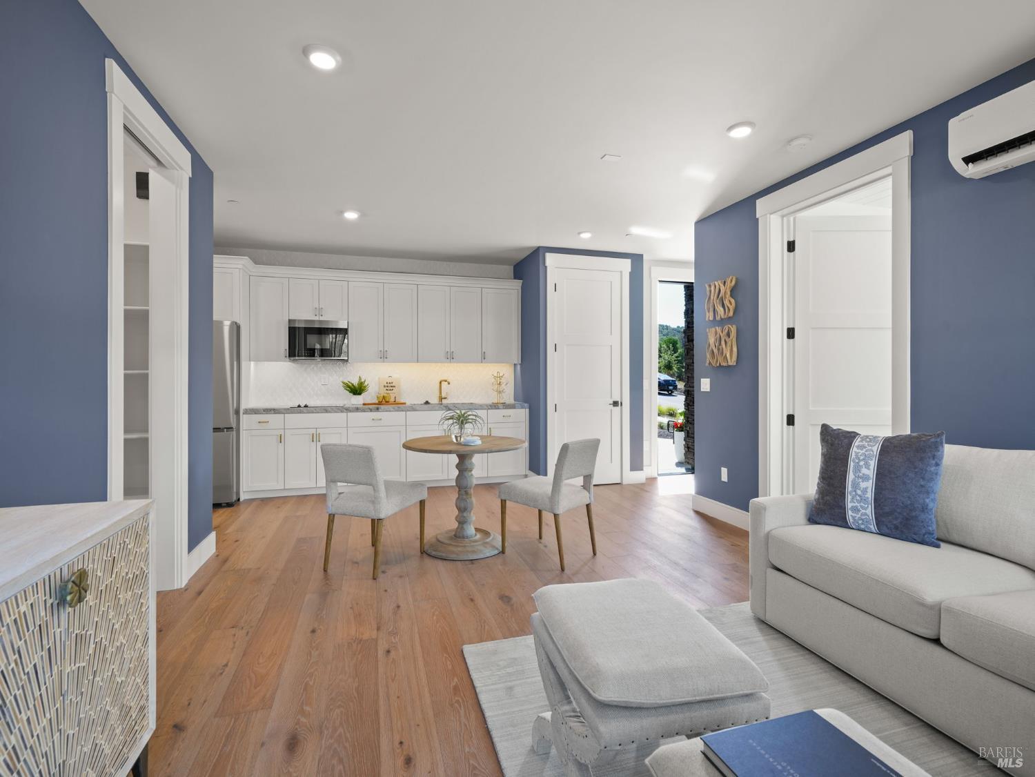 Detail Gallery Image 17 of 49 For 23 Erin Dr, San Rafael,  CA 94903 - 4 Beds | 4/1 Baths