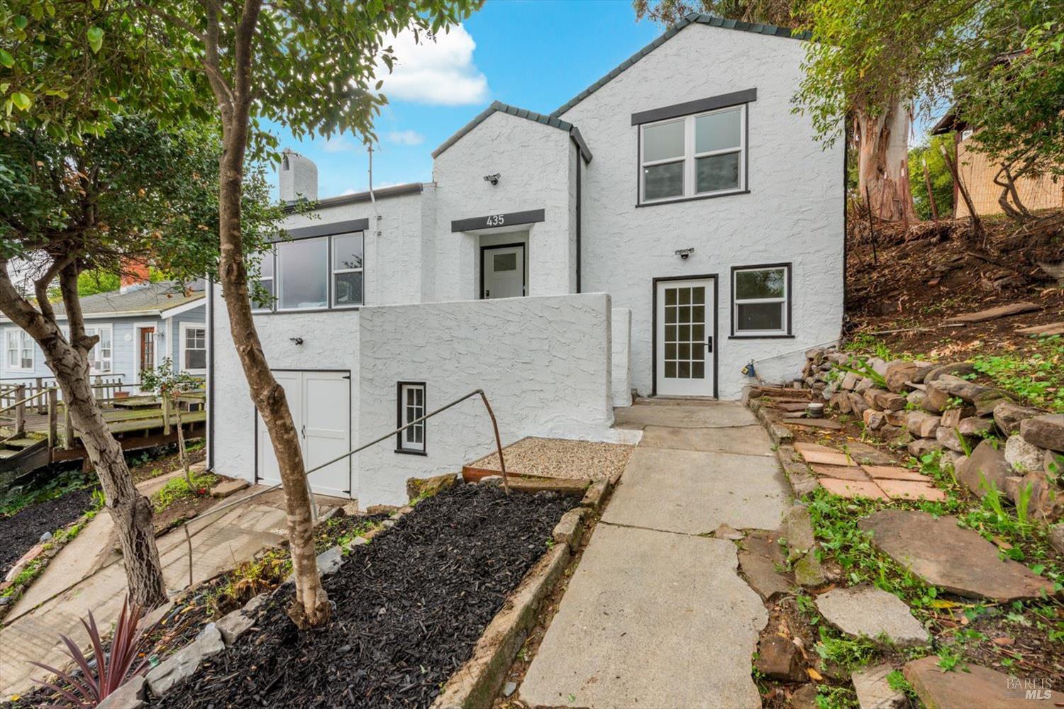 Detail Gallery Image 3 of 42 For 435 Alhambra St, Crockett,  CA 94525 - 3 Beds | 2 Baths