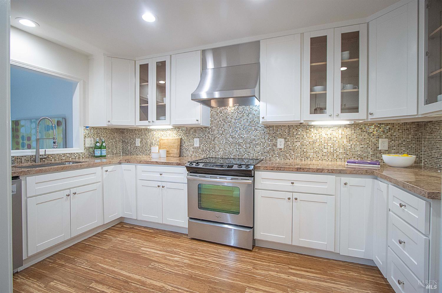 Detail Gallery Image 9 of 46 For 235 Knollwood Dr, San Rafael,  CA 94901 - 3 Beds | 2/1 Baths