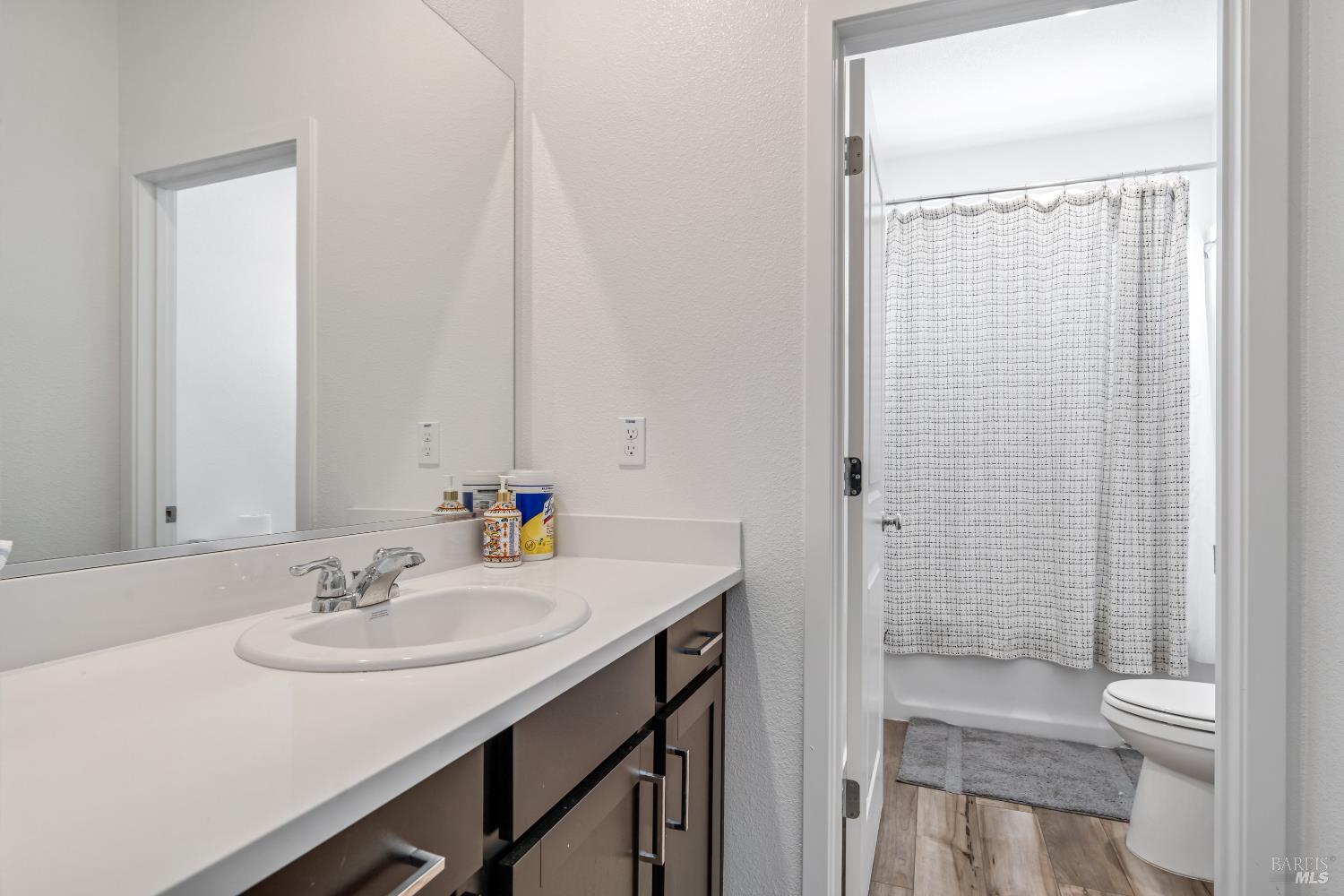 Detail Gallery Image 12 of 22 For 1594 Ne Waterside Ln, Rohnert Park,  CA 94928 - 3 Beds | 2/1 Baths