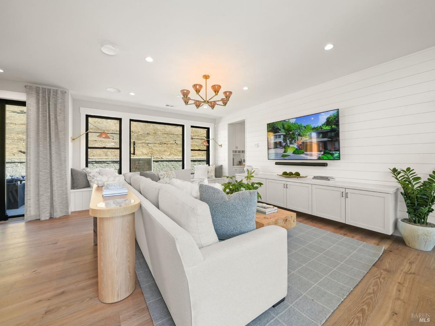 Detail Gallery Image 4 of 49 For 23 Erin Dr, San Rafael,  CA 94903 - 4 Beds | 4/1 Baths