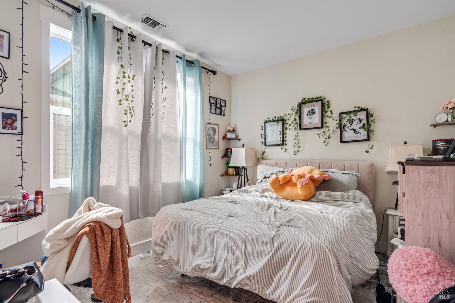 Detail Gallery Image 9 of 23 For 2666 Se Franz Kafka Ave, Santa Rosa,  CA 95404 - 3 Beds | 2 Baths