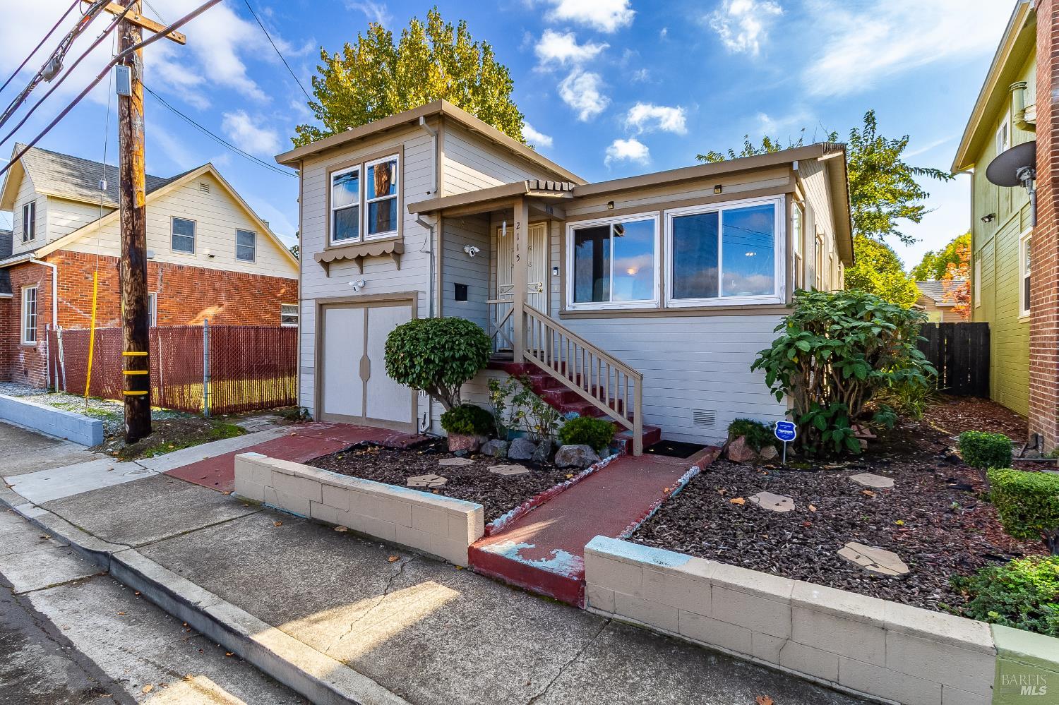 Detail Gallery Image 3 of 45 For 2115 Georgia St, Vallejo,  CA 94590 - 3 Beds | 2 Baths