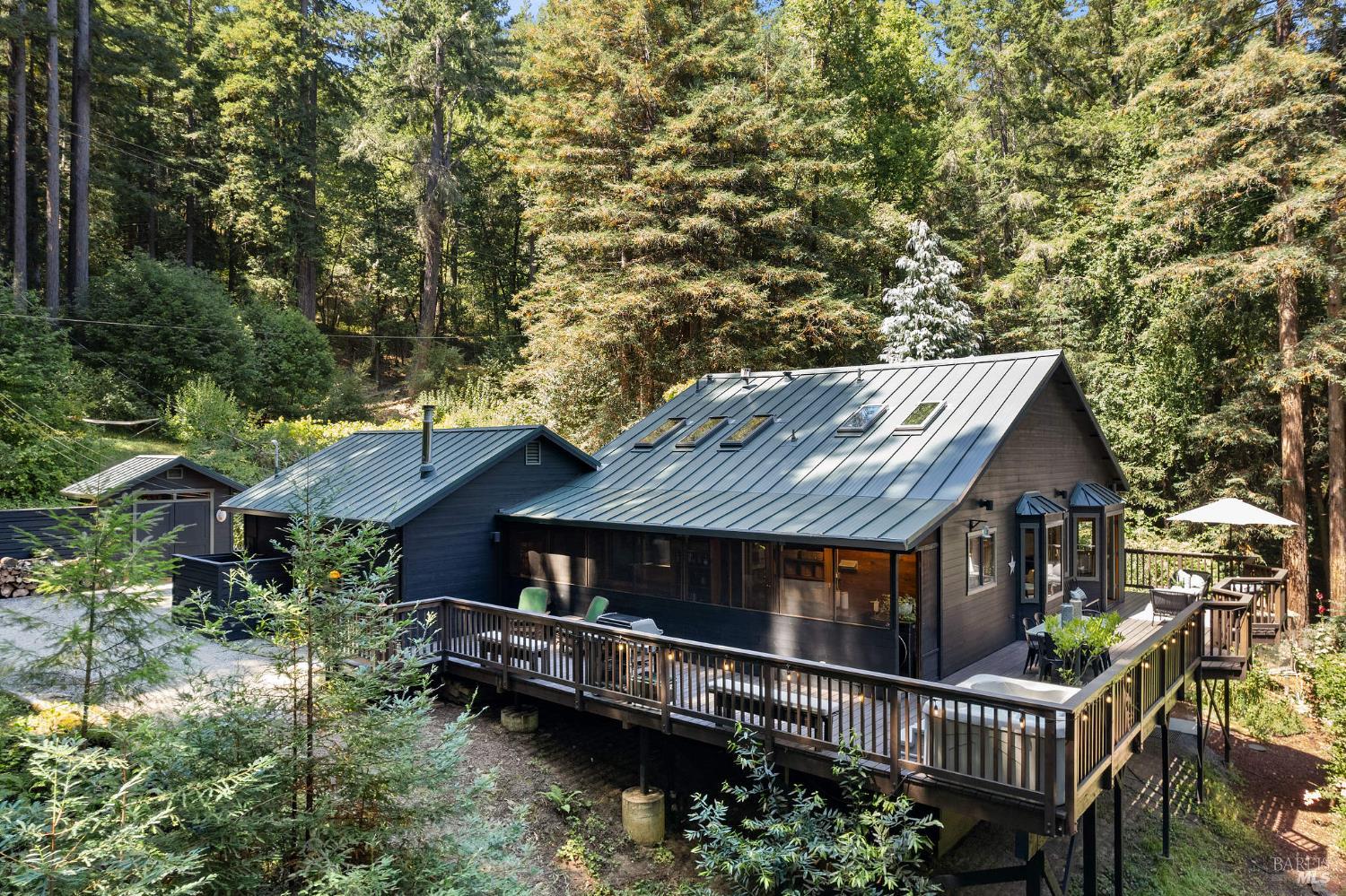 Detail Gallery Image 2 of 77 For 17970 Duncan Rd, Guerneville,  CA 95446 - 2 Beds | 2 Baths